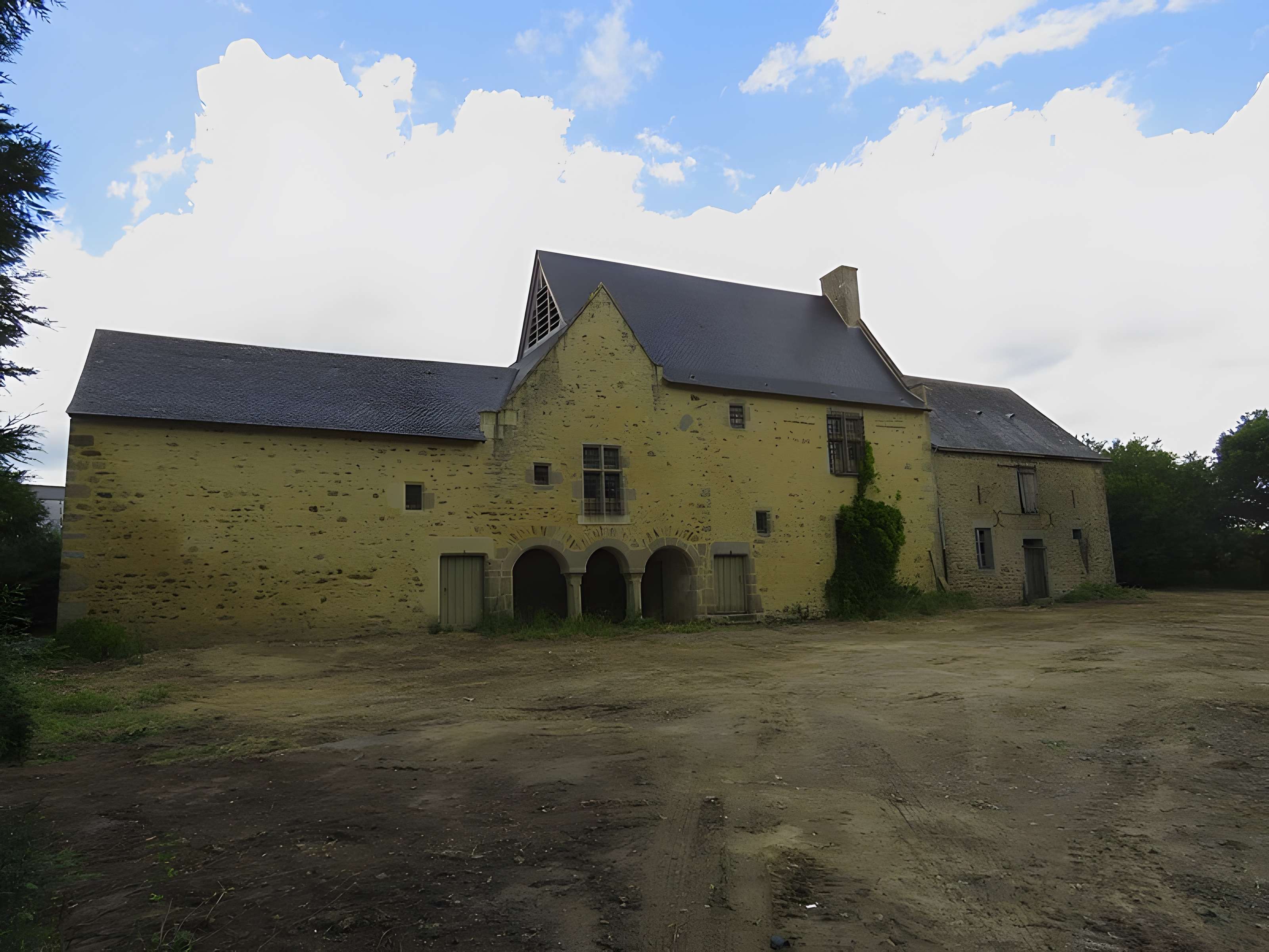 Ensemble dénommé Le Grand Poillé