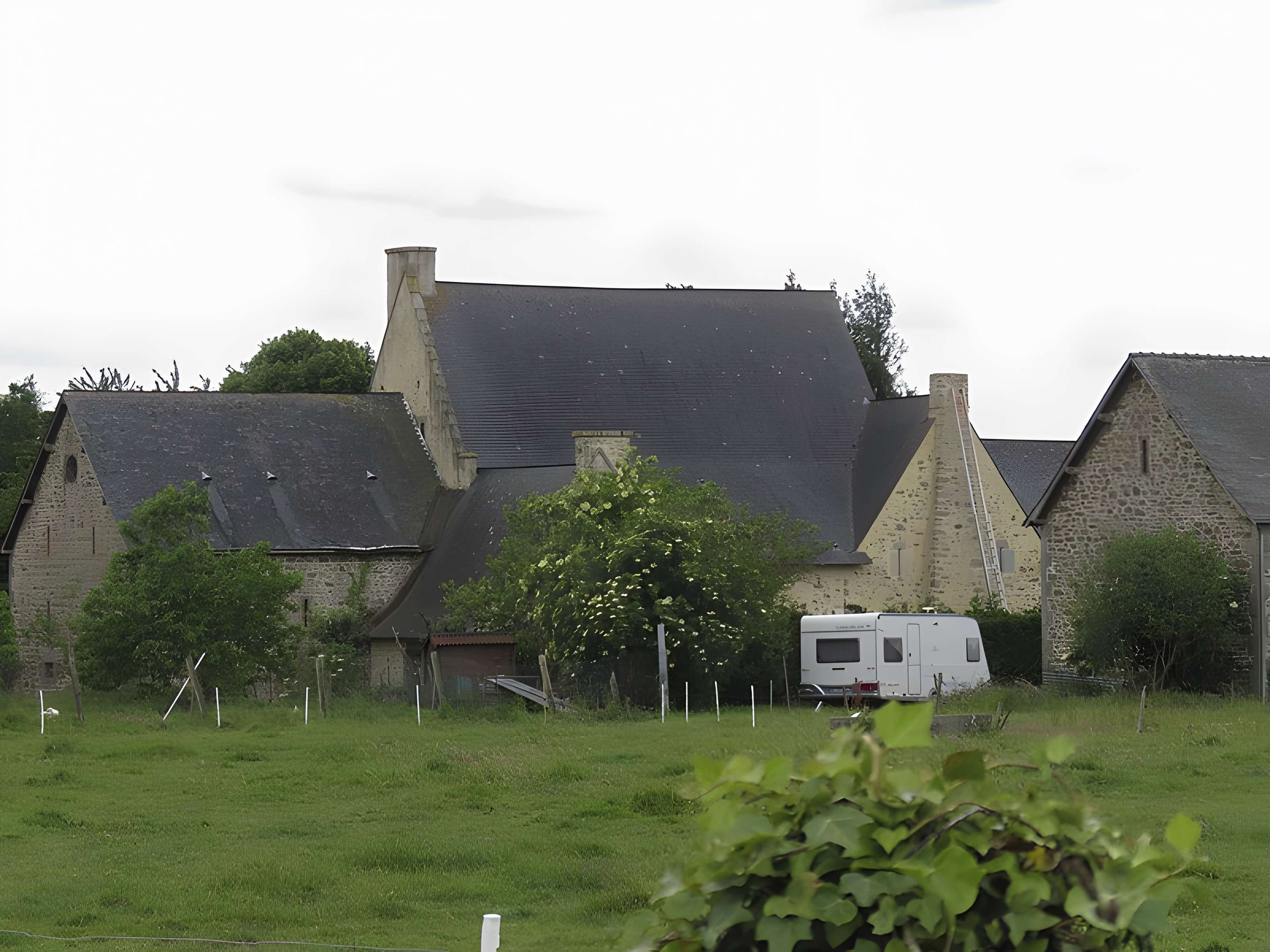 Ensemble dénommé Le Grand Poillé