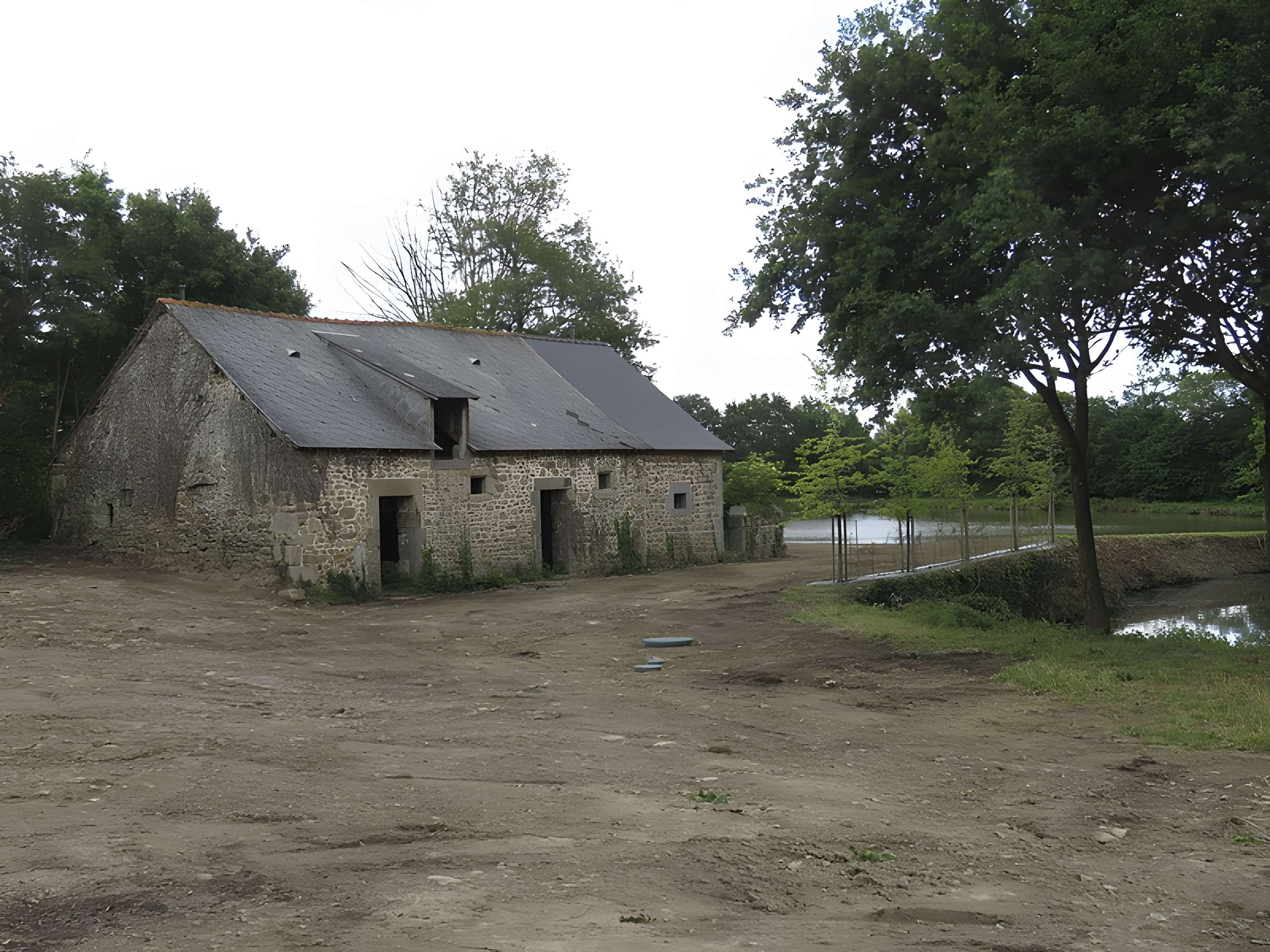 Ensemble dénommé Le Grand Poillé