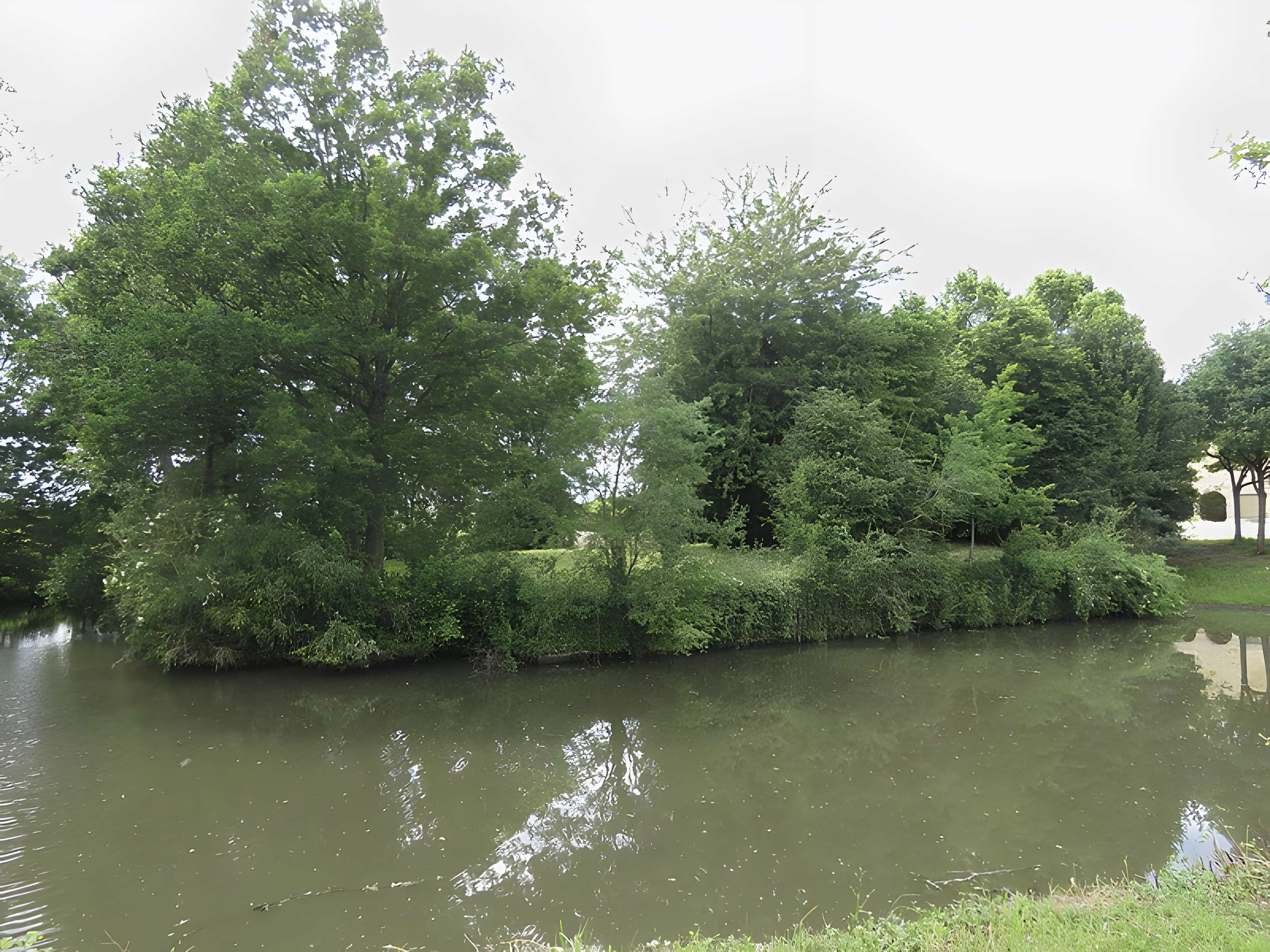 Ensemble dénommé Le Grand Poillé