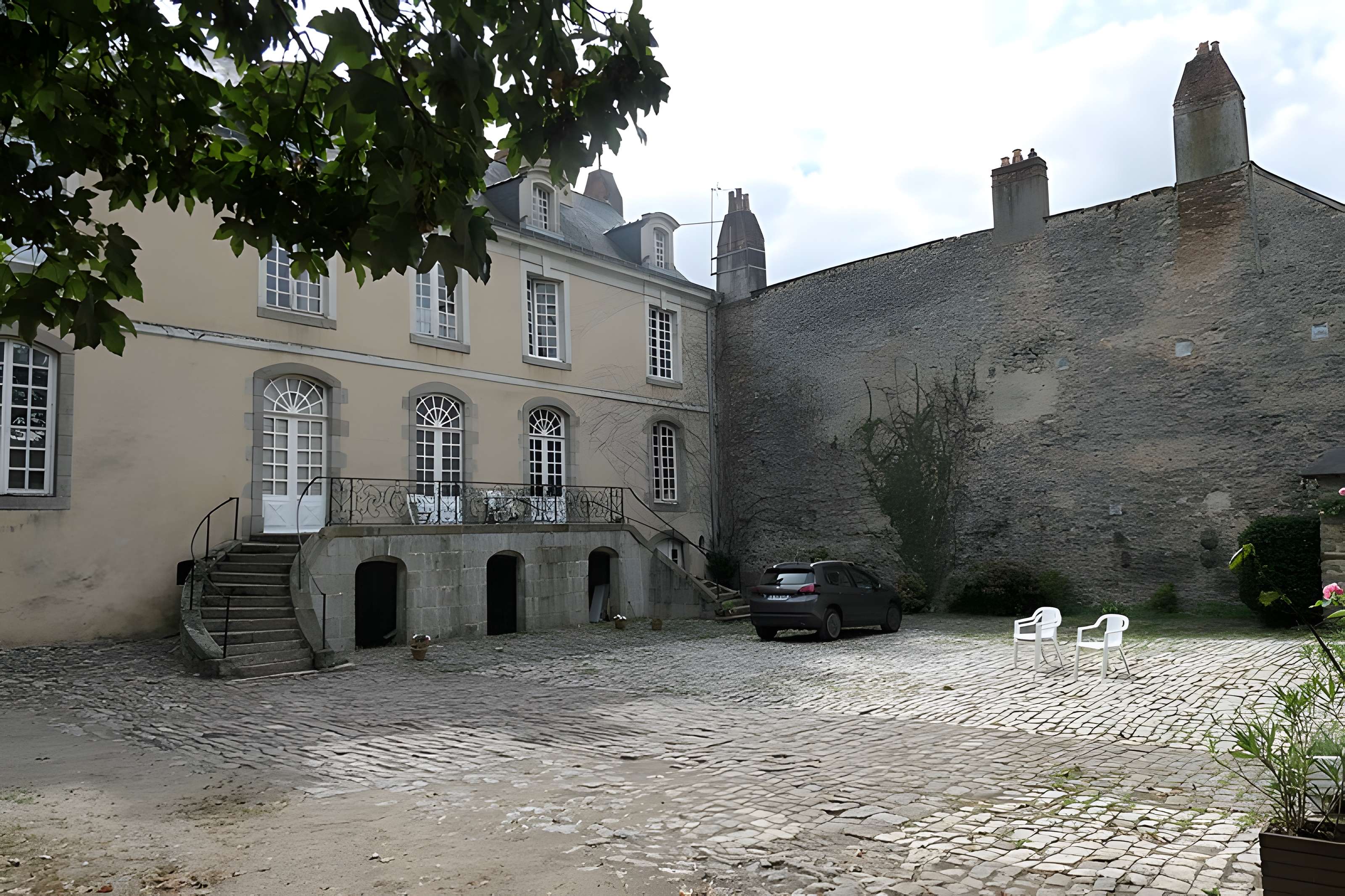 Ancien hôtel de Montfrand, actuellement hôtel de Sèze et de Montfrand