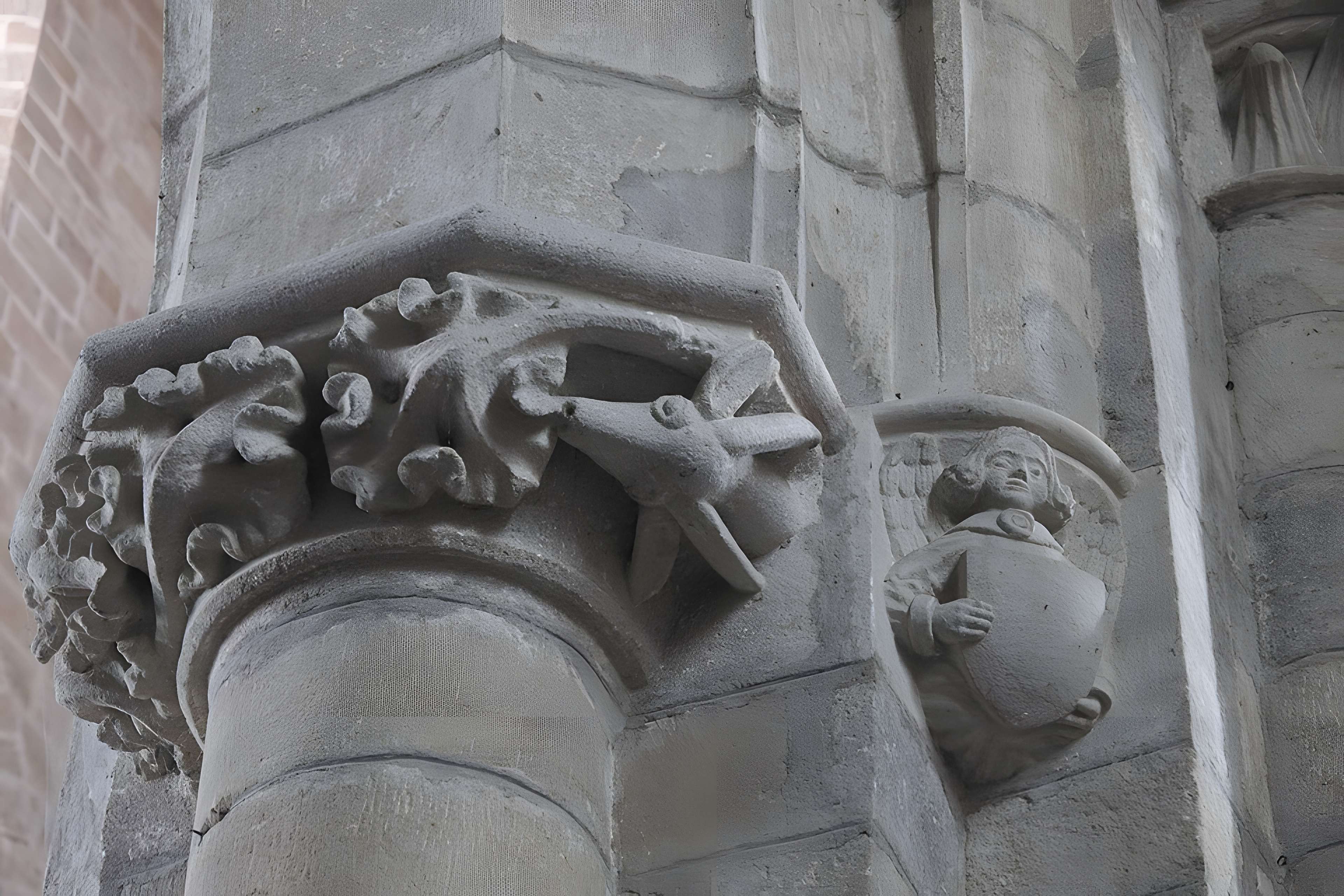 Église Saint-Menoux de Saint-Menoux