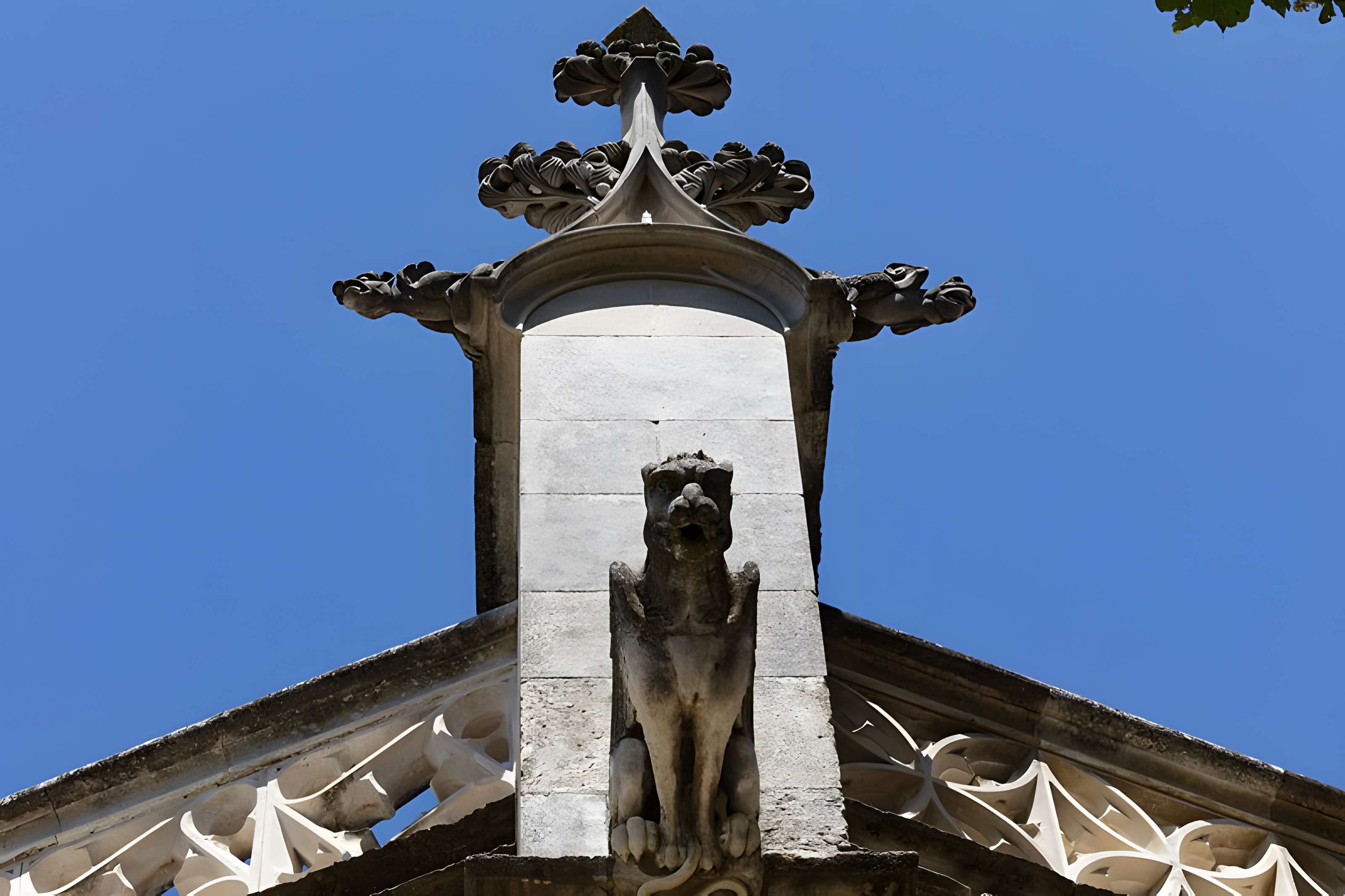 Église Saint-Michel de Caderousse