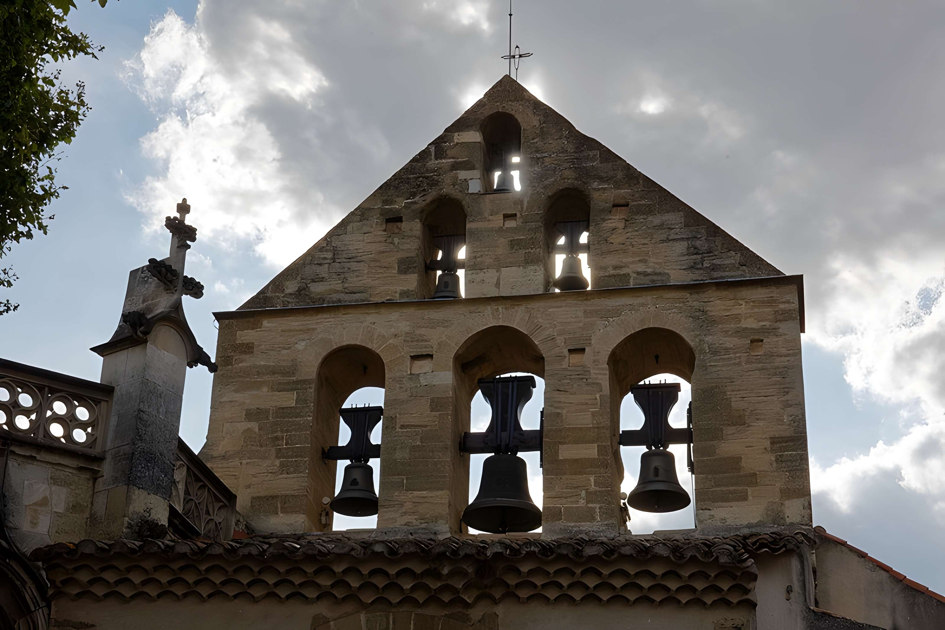 Église Saint-Michel de Caderousse