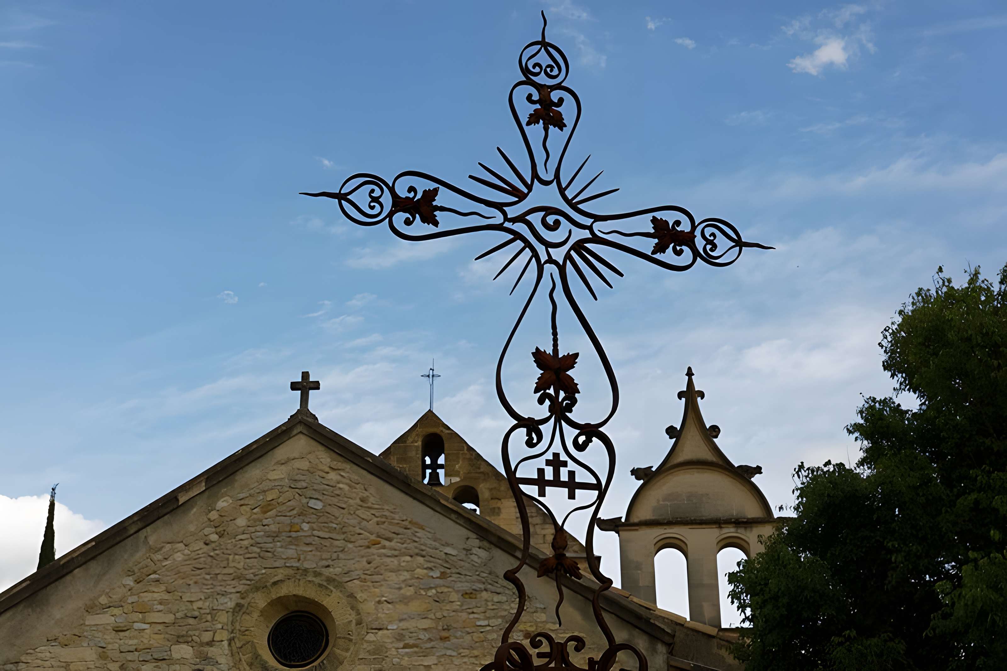 Église Saint-Michel de Caderousse
