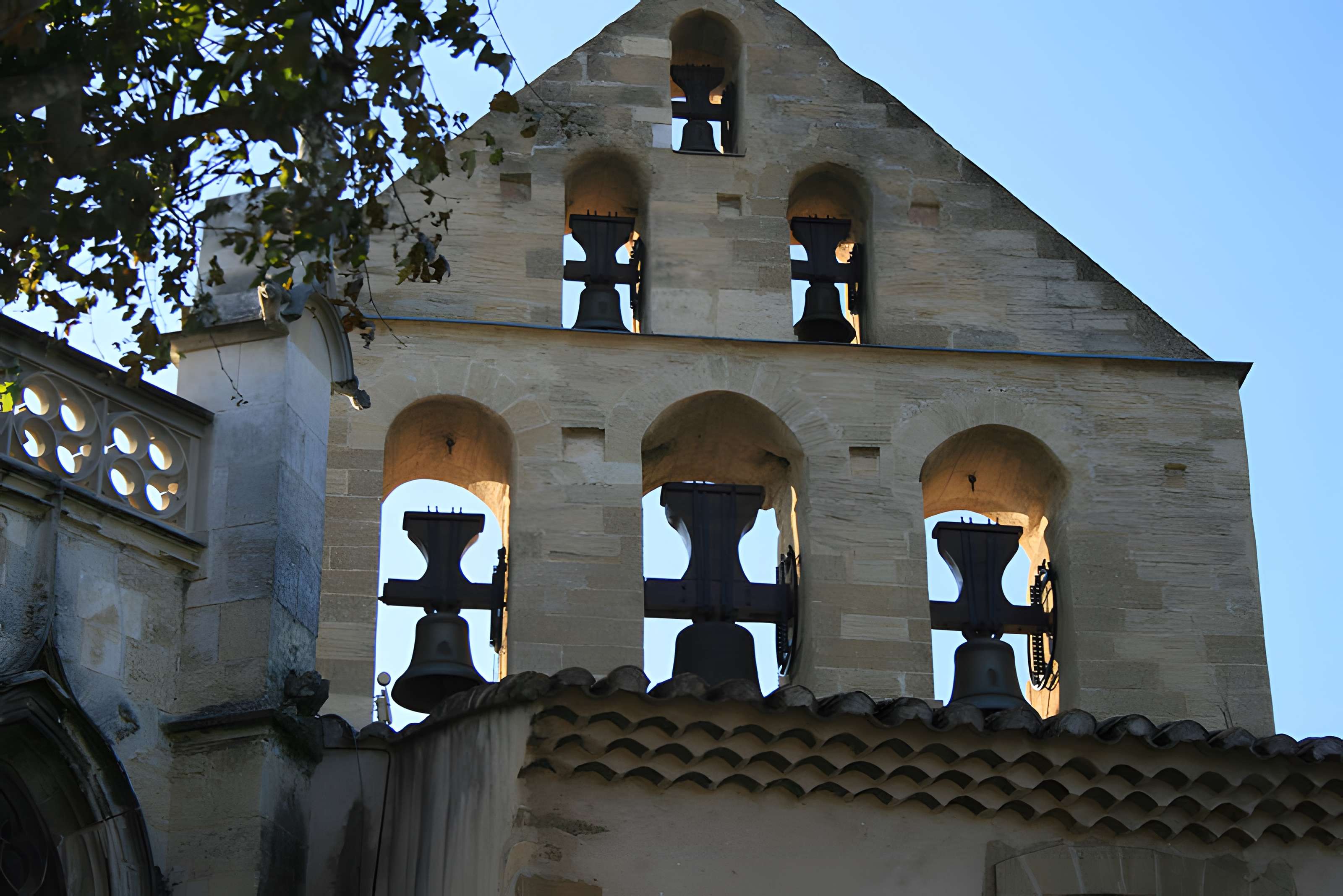 Église Saint-Michel de Caderousse