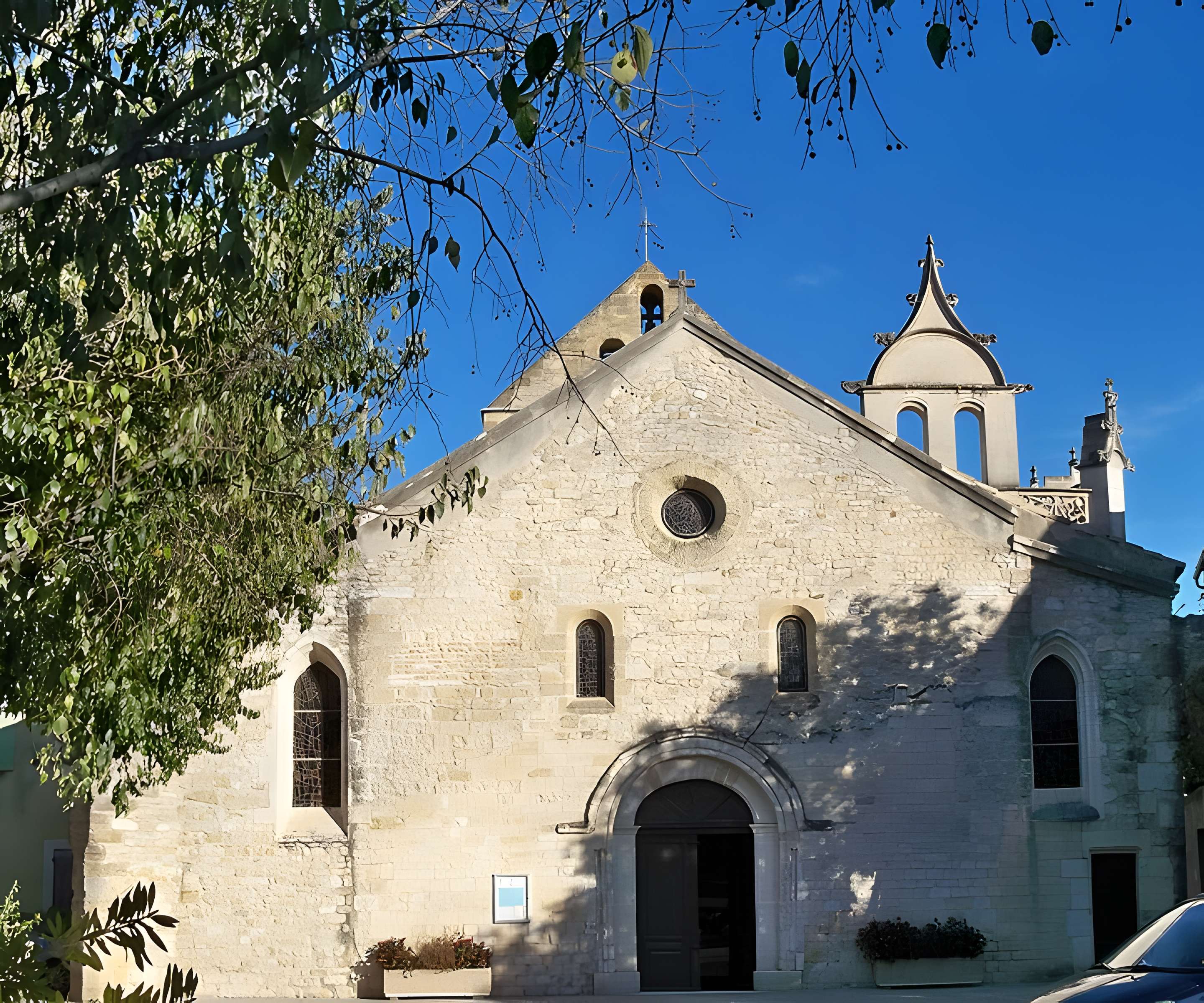 Église Saint-Michel de Caderousse