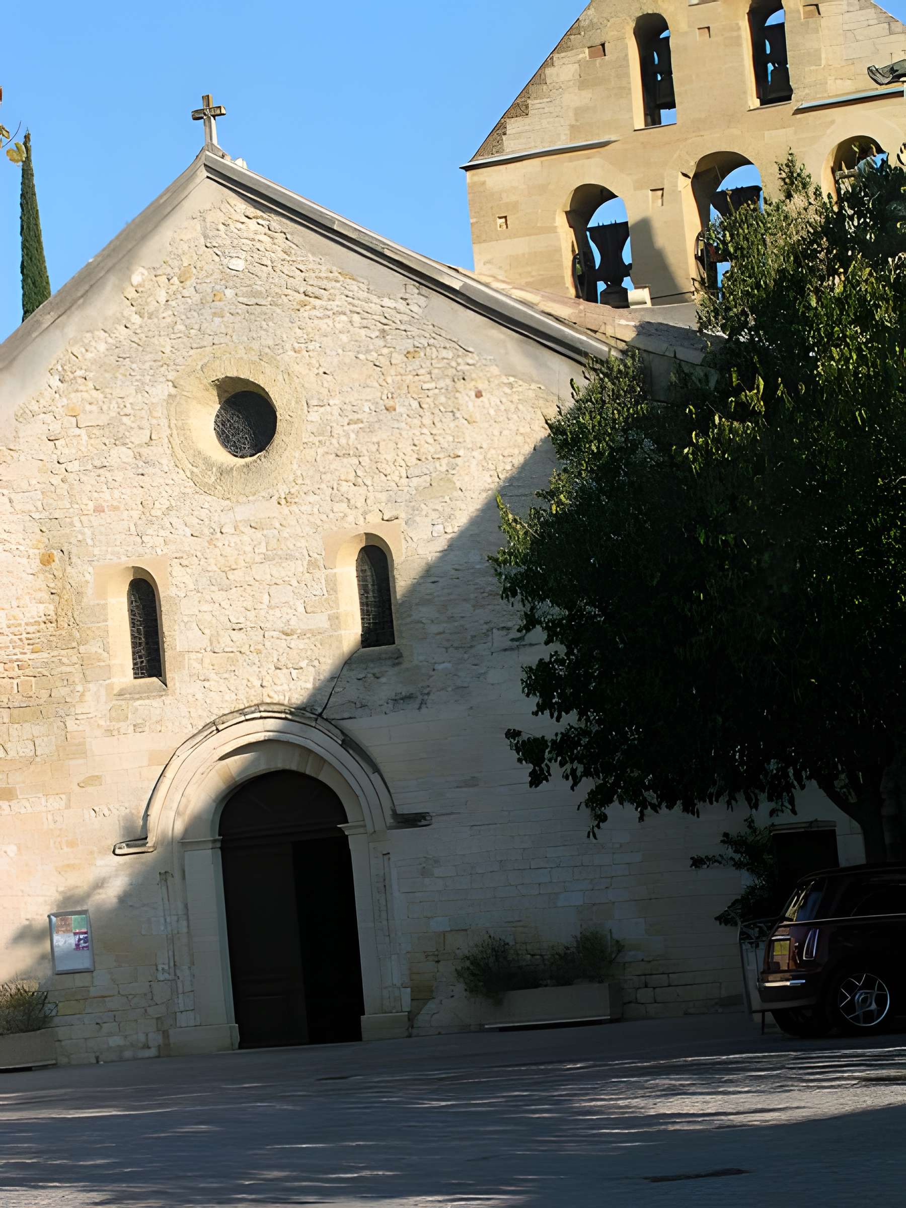 Église Saint-Michel de Caderousse