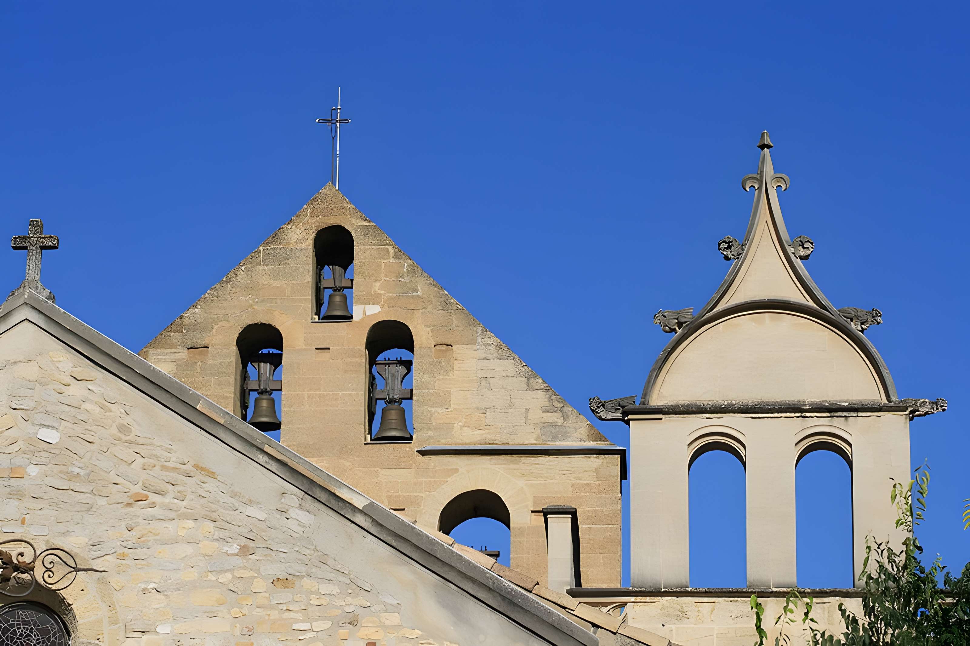 Église Saint-Michel de Caderousse