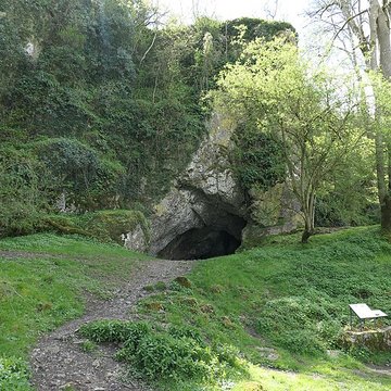 Grotte ornée de la Dérouine