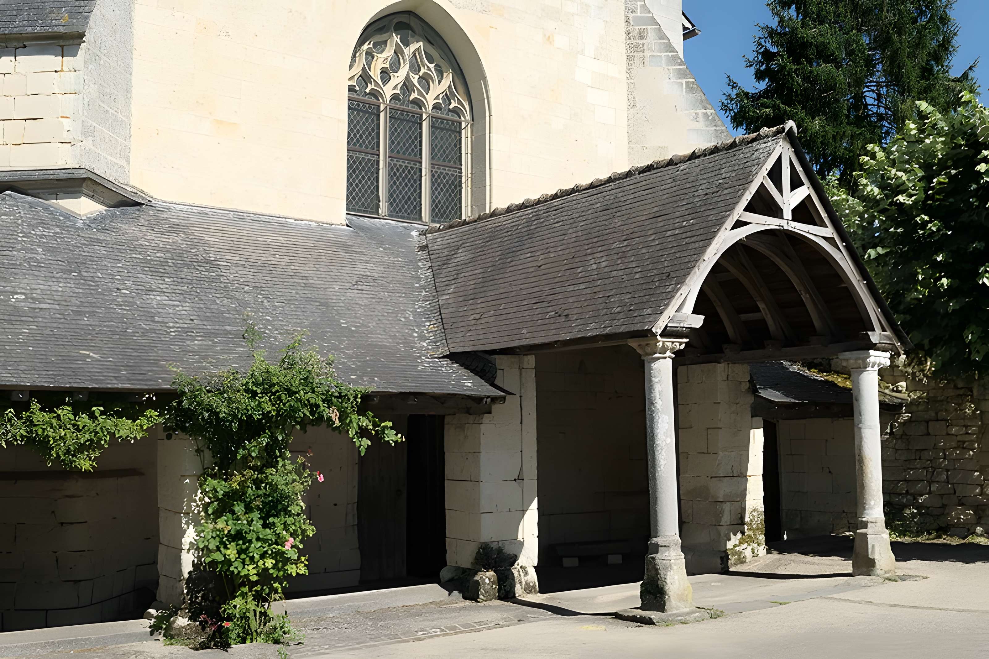 Église Saint-Michel de Fontevraud-l'Abbaye