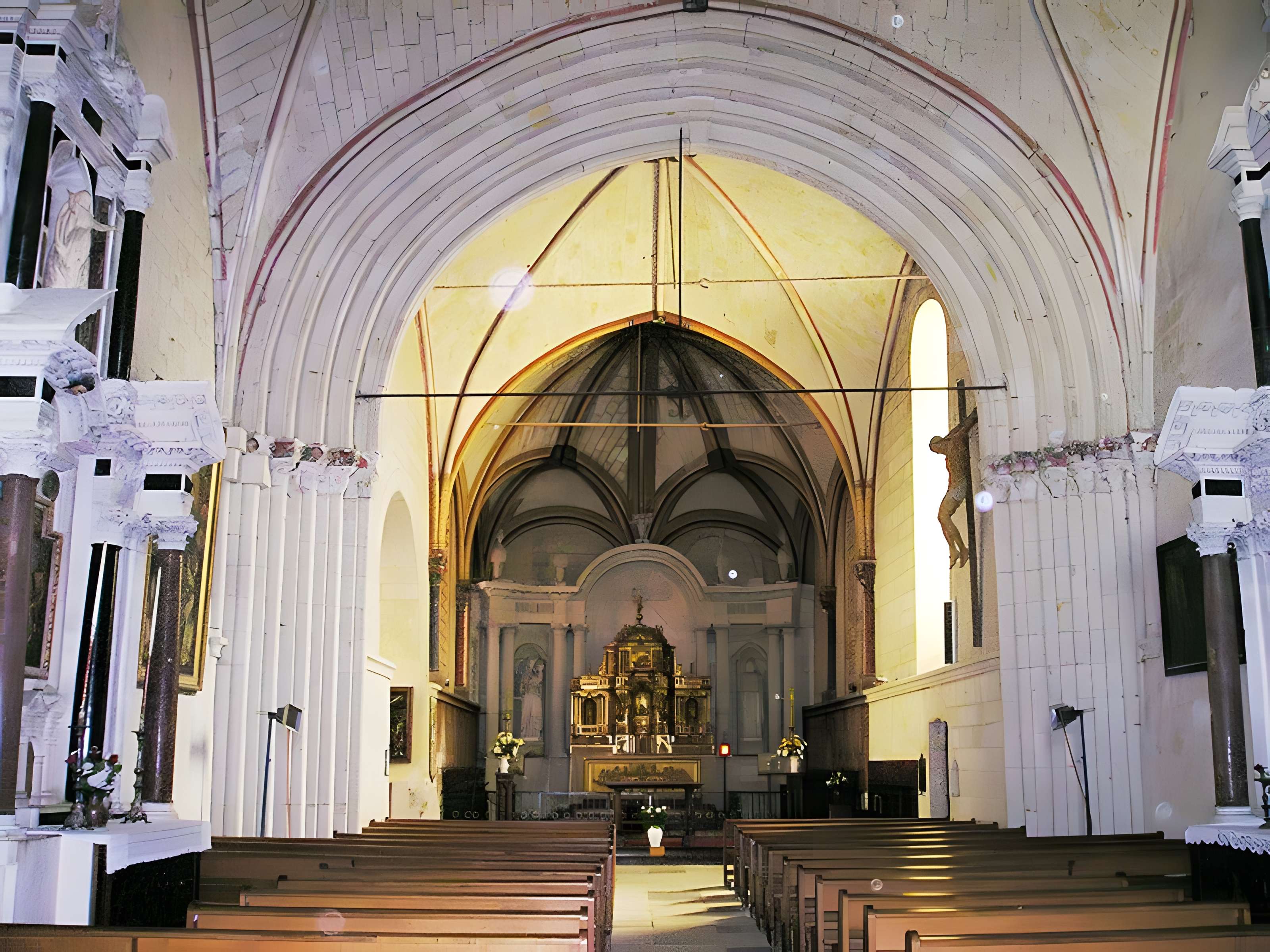 Église Saint-Michel de Fontevraud-l'Abbaye