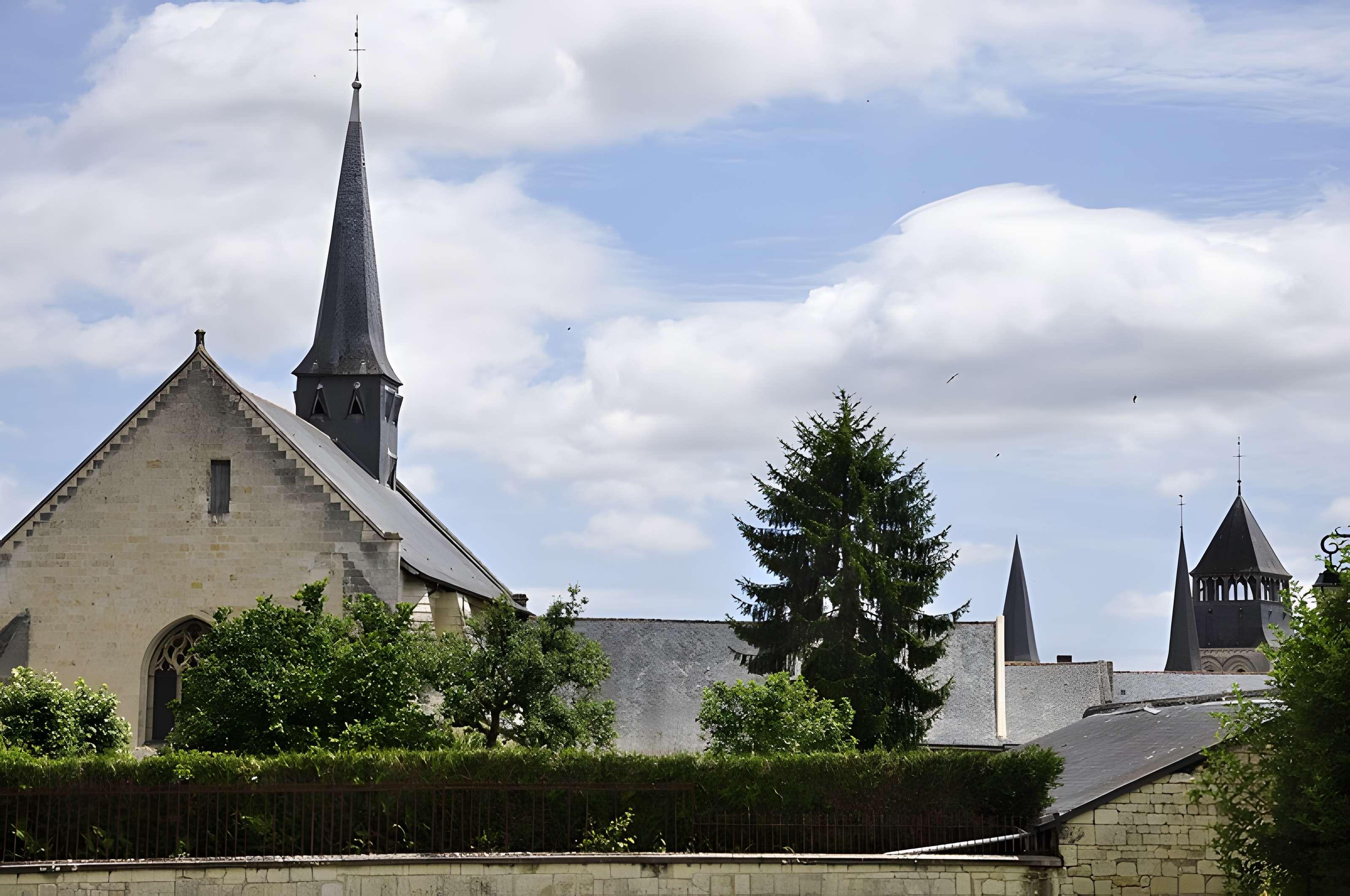 Église Saint-Michel de Fontevraud-l'Abbaye