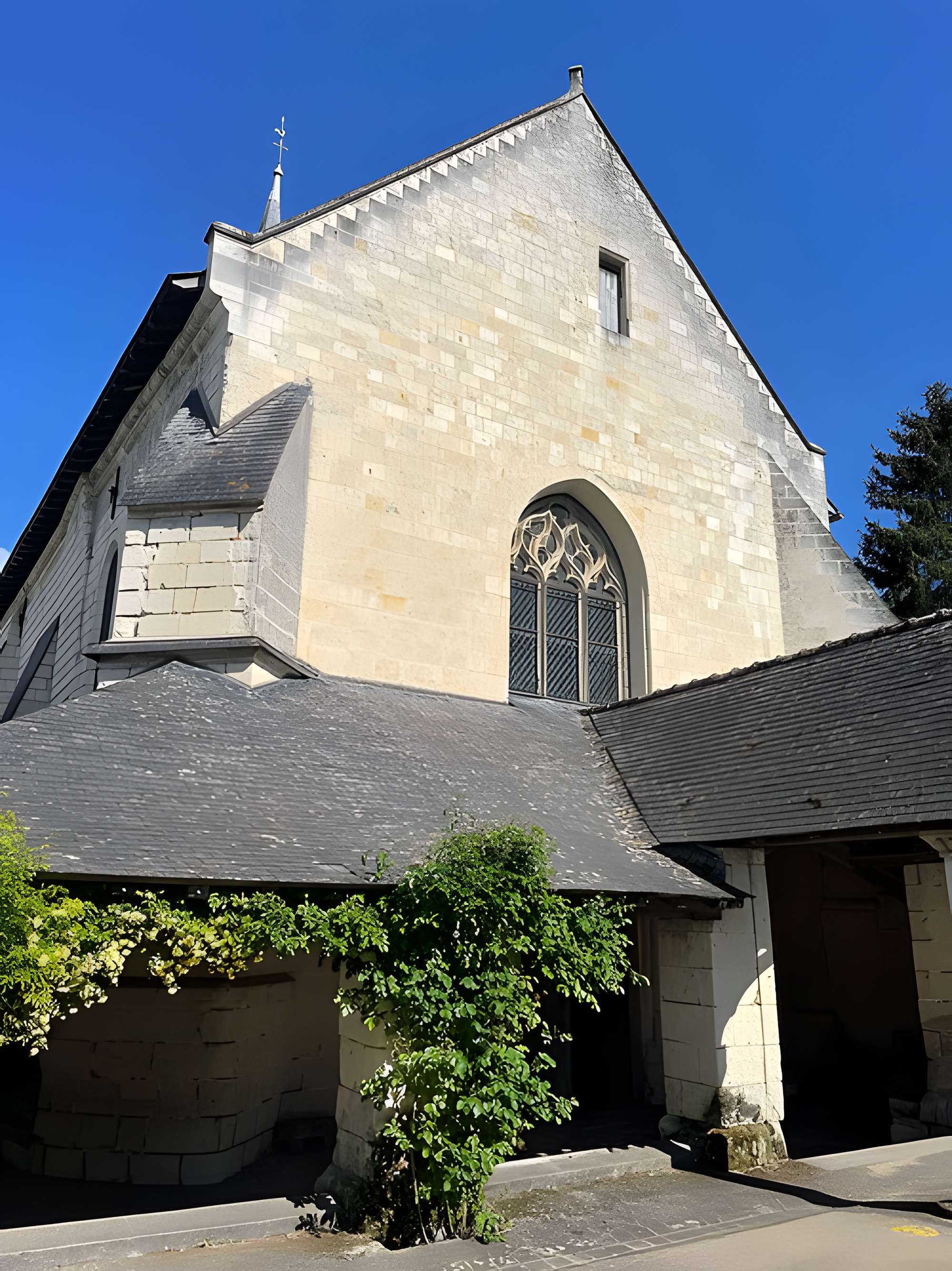 Église Saint-Michel de Fontevraud-l'Abbaye