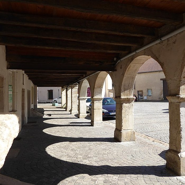 Photo de Maison avec statue de la Vierge