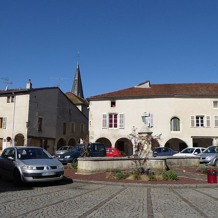 Photo de Maison avec statue de la Vierge