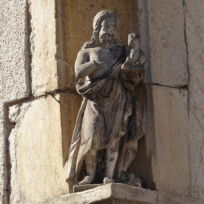 Photo de Maison avec statue de la Vierge