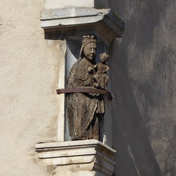 Maison avec statue de la Vierge