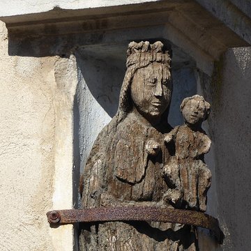 Maison avec statue de la Vierge
