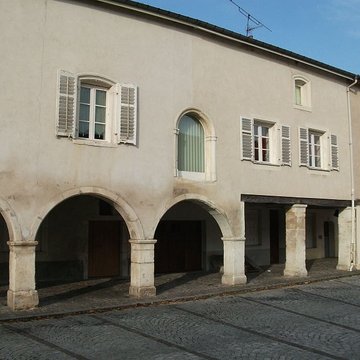Maison avec statue de la Vierge