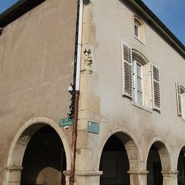 Maison avec statue de la Vierge