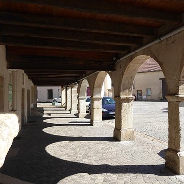 Maison avec statue de la Vierge