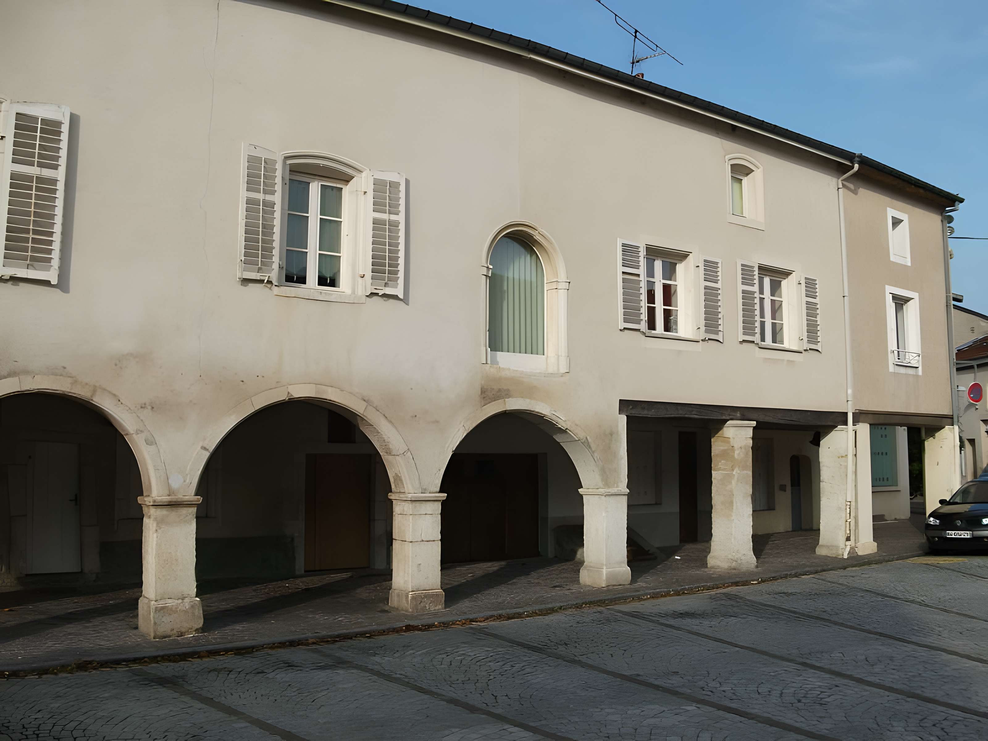 Maison avec statue de la Vierge