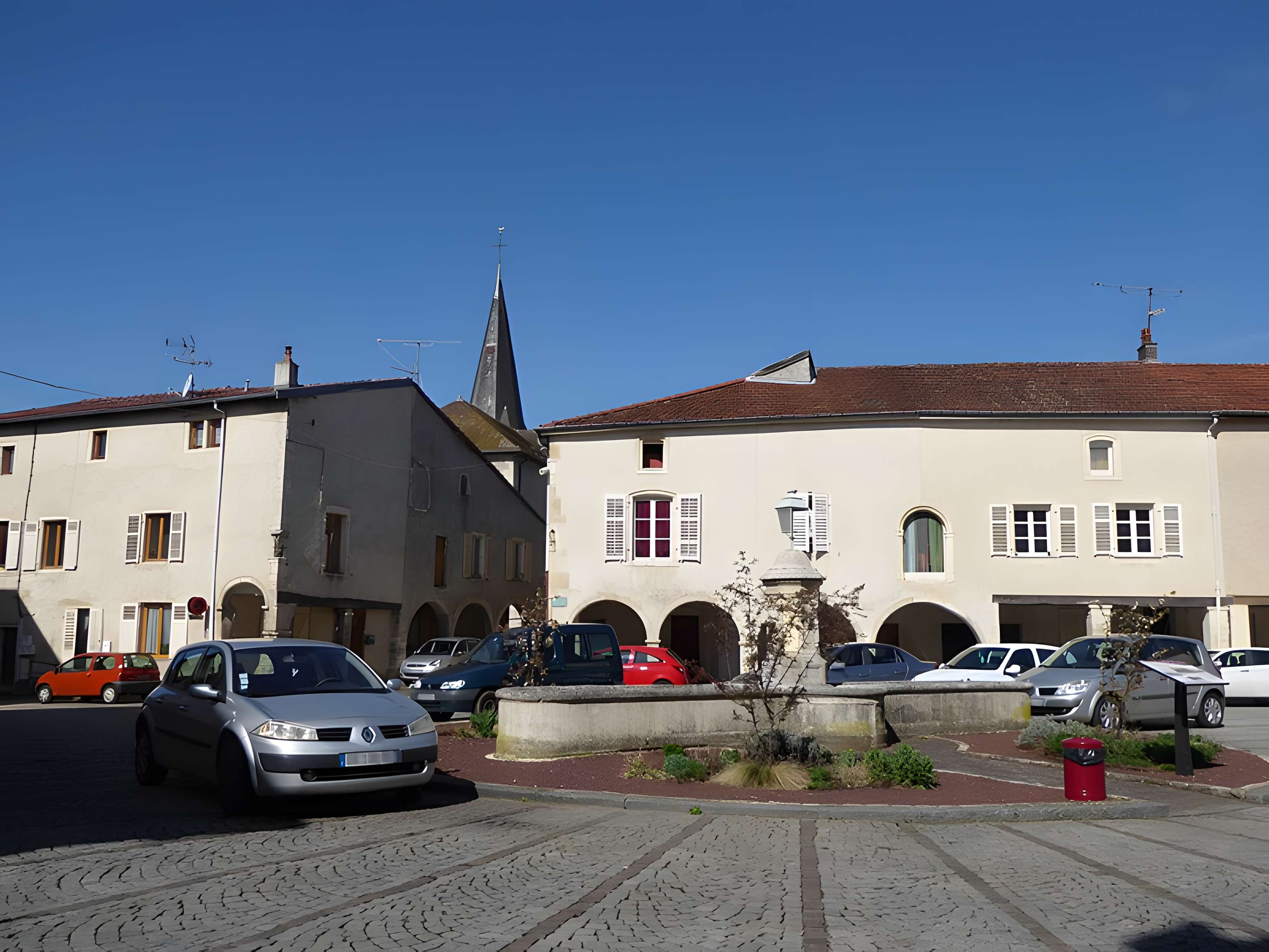 Maison avec statue de la Vierge