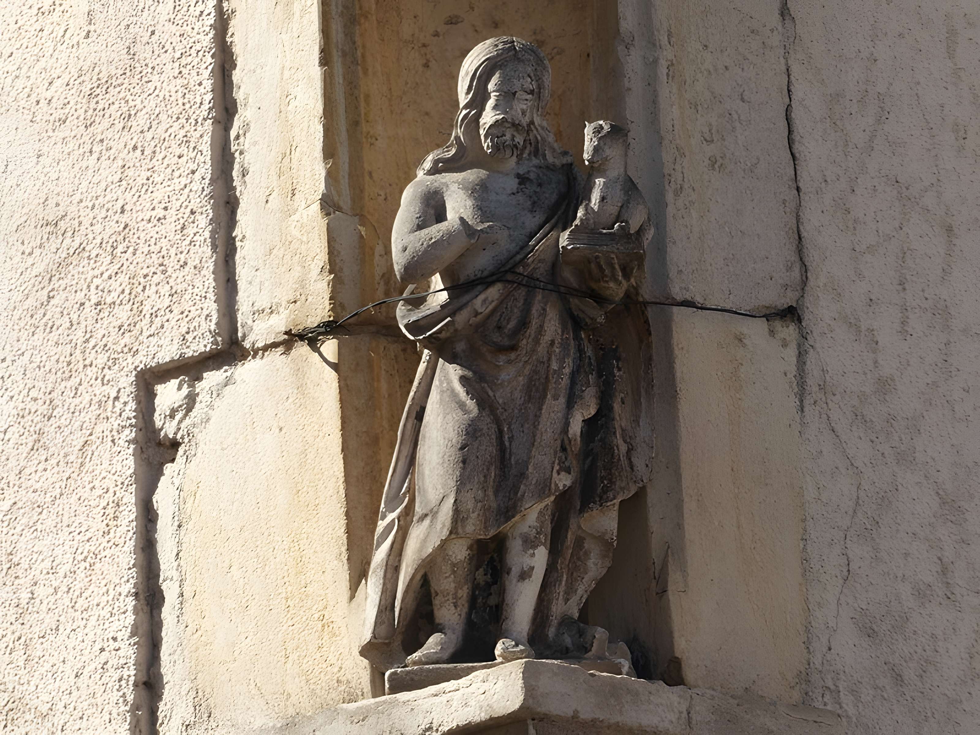 Maison avec statue de la Vierge