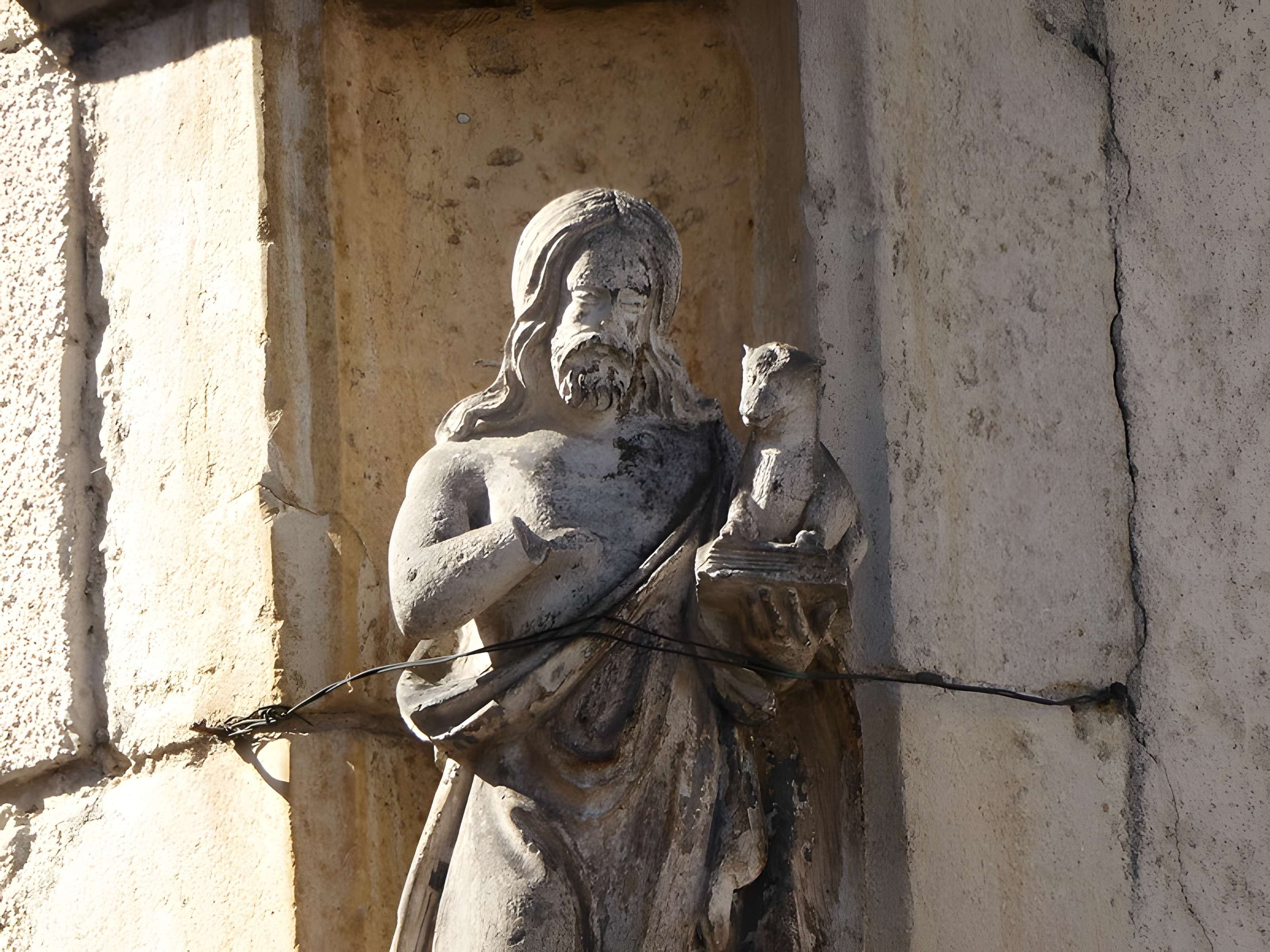 Maison avec statue de la Vierge