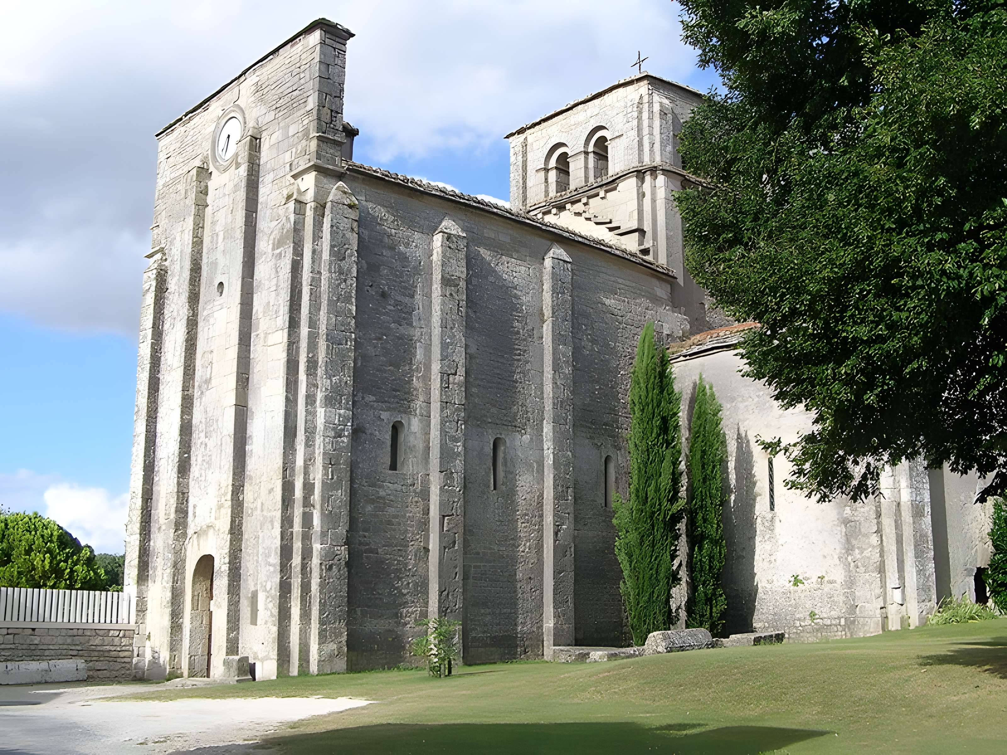 Église Saint-Michel de Nanclars 