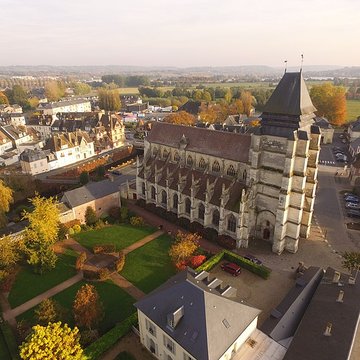 Église Saint-Michel de Pont-lÉvêque