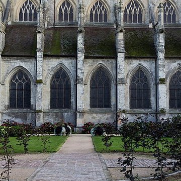 Église Saint-Michel de Pont-lÉvêque