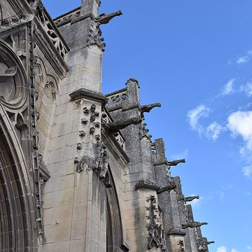 Église Saint-Michel de Pont-lÉvêque