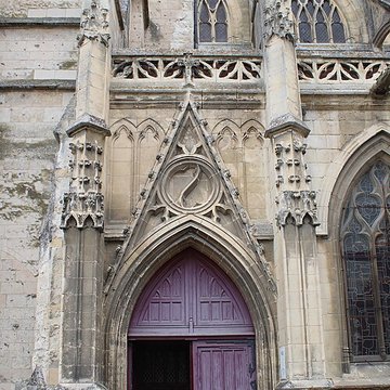 Église Saint-Michel de Pont-lÉvêque