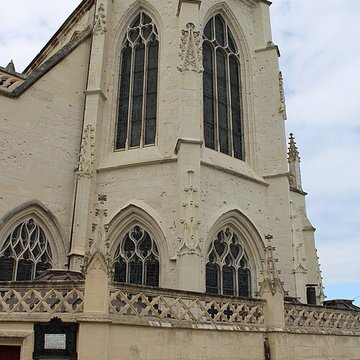 Église Saint-Michel de Pont-lÉvêque