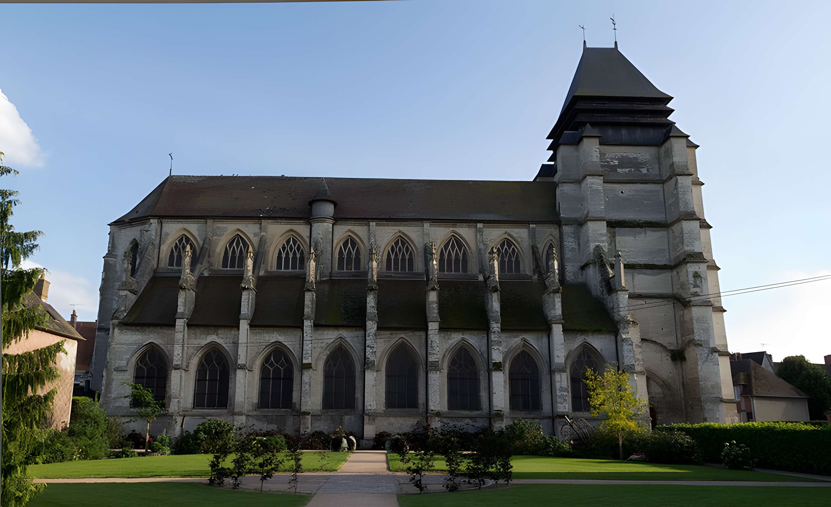 Église Saint-Michel de Pont-l'Évêque 