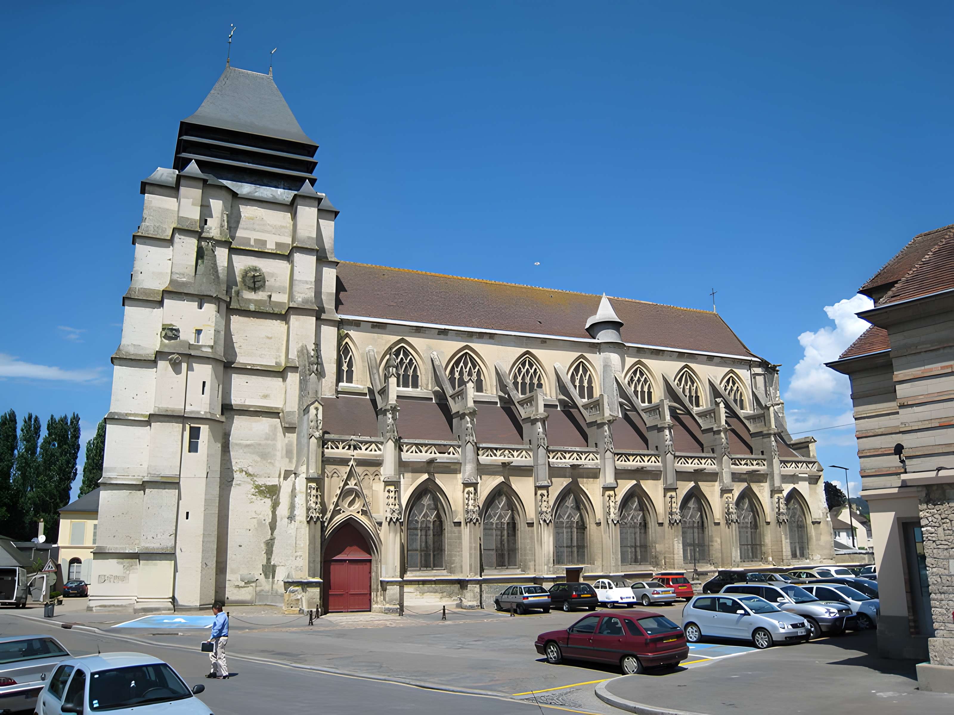 Église Saint-Michel de Pont-l'Évêque