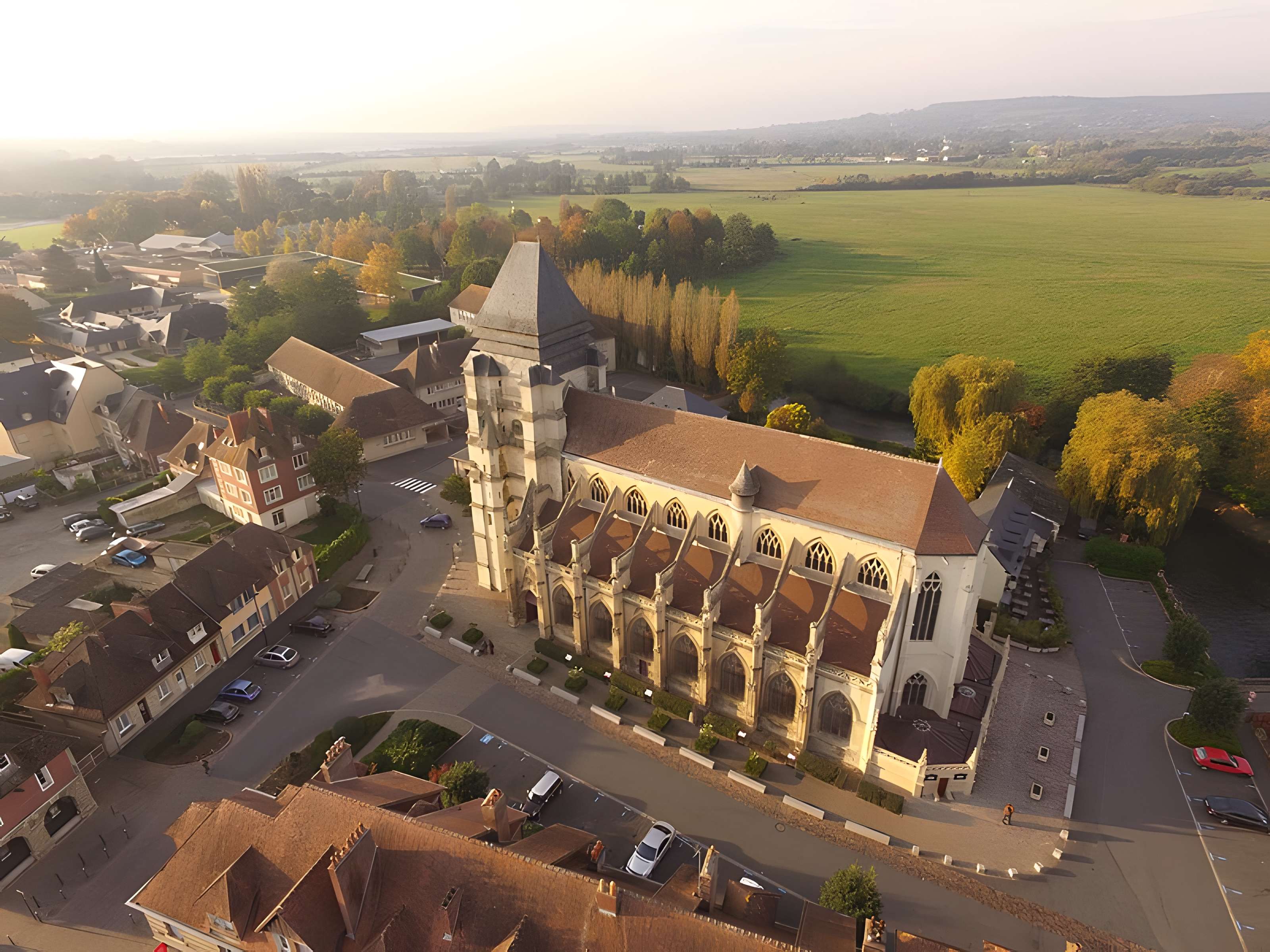 Église Saint-Michel de Pont-l'Évêque