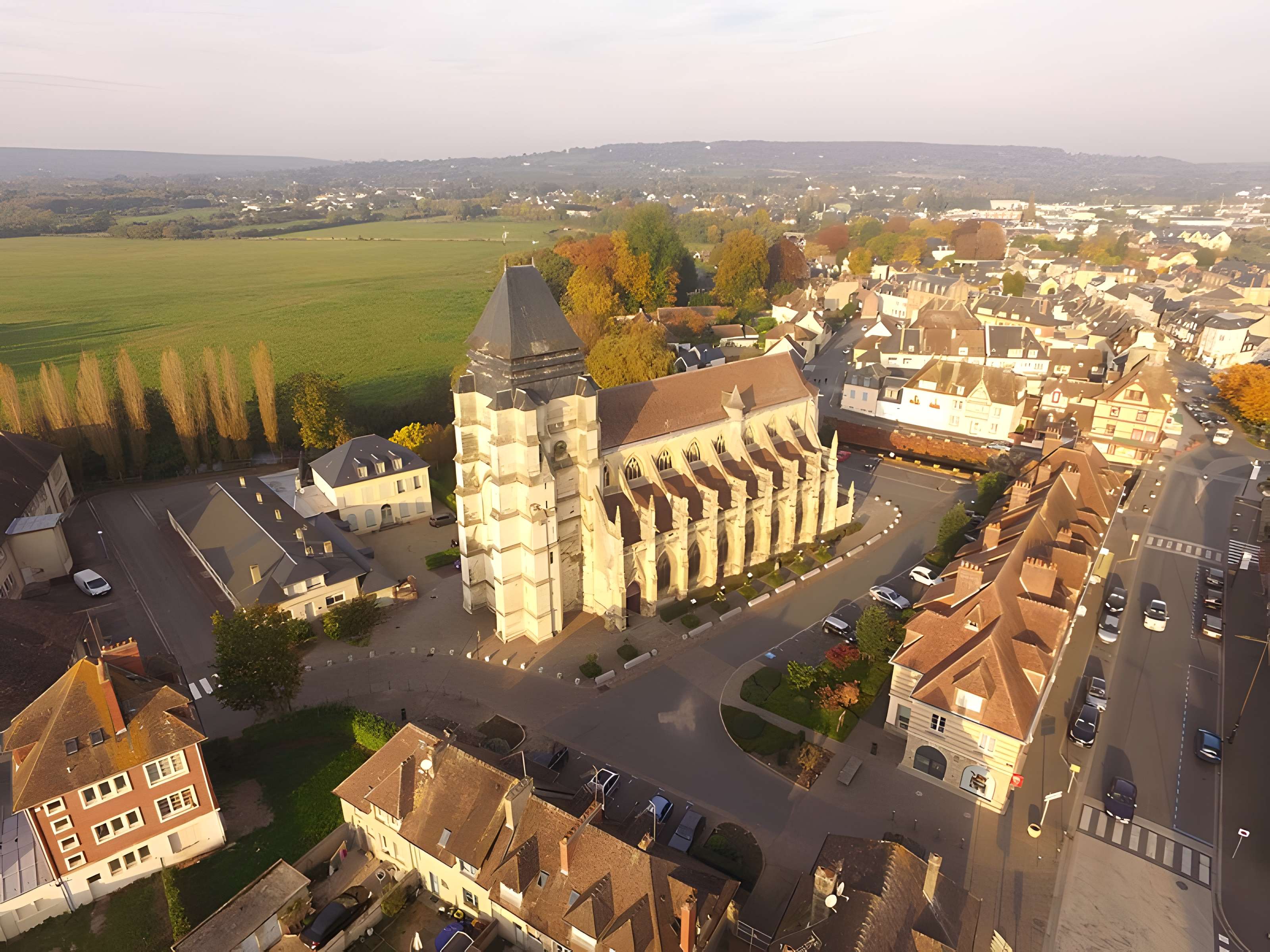 Église Saint-Michel de Pont-l'Évêque