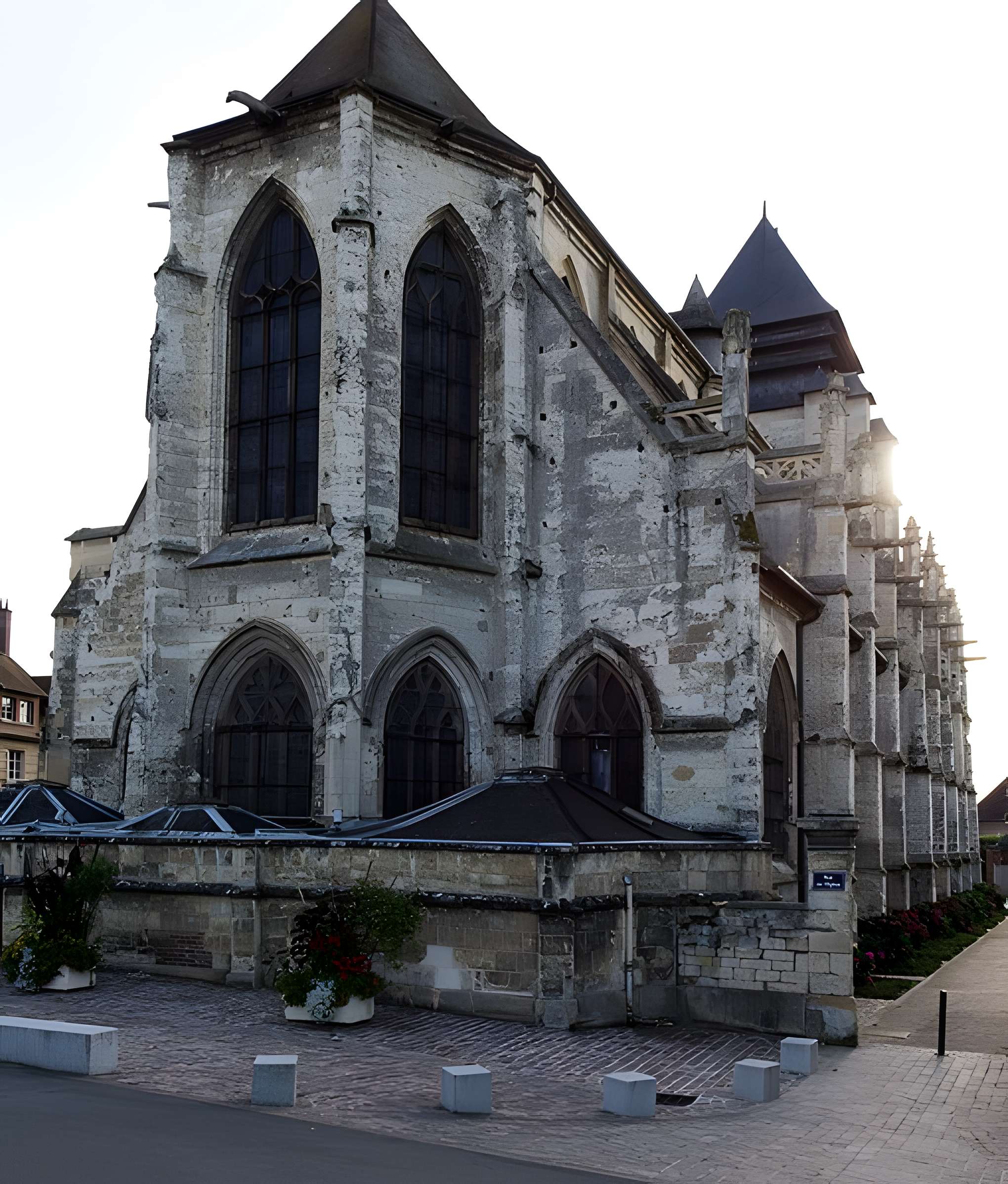 Église Saint-Michel de Pont-l'Évêque