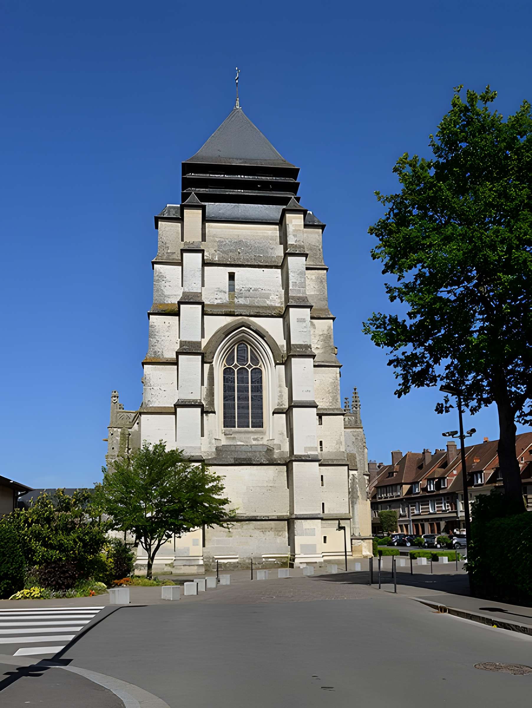 Église Saint-Michel de Pont-l'Évêque