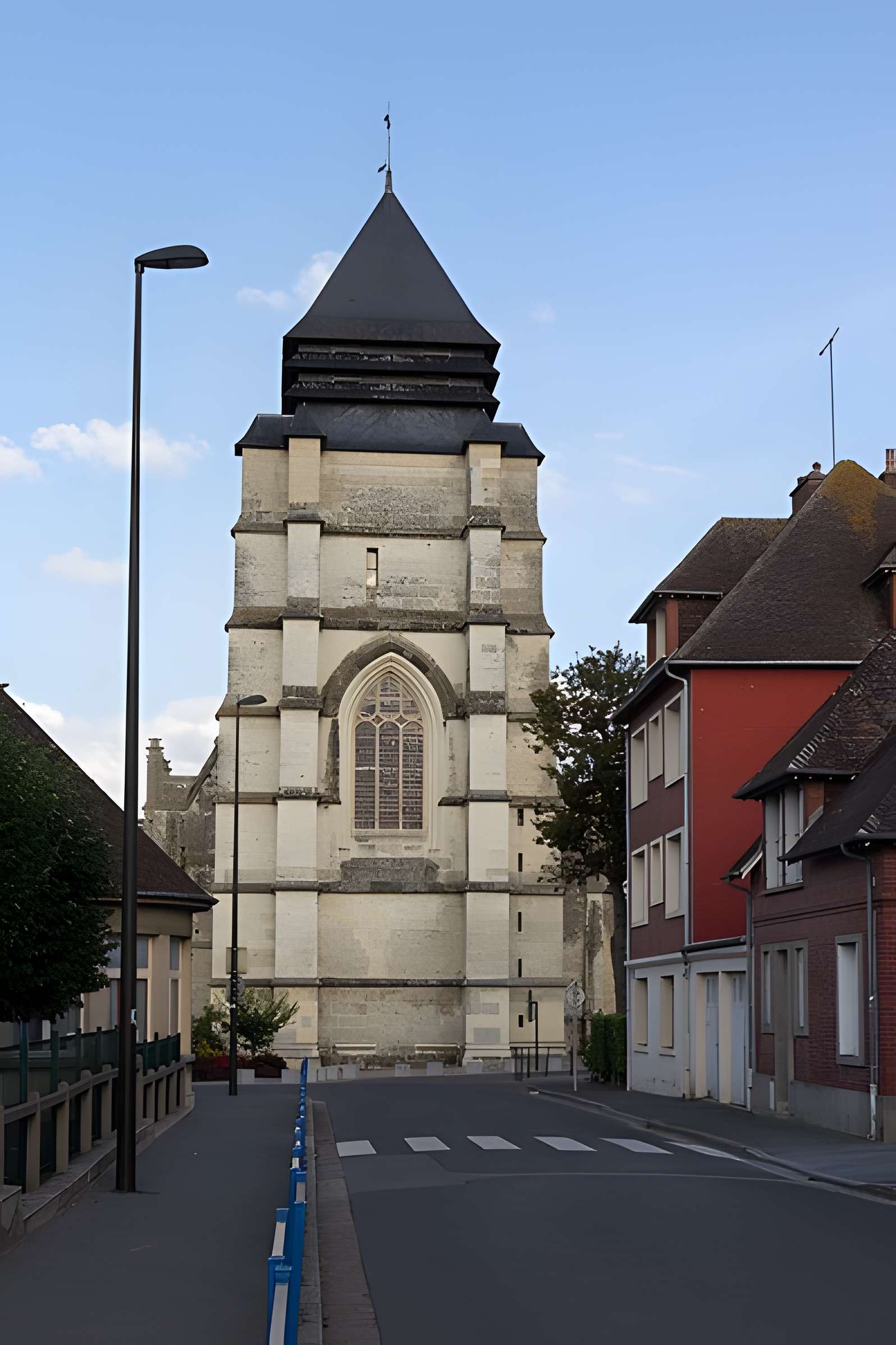 Église Saint-Michel de Pont-l'Évêque