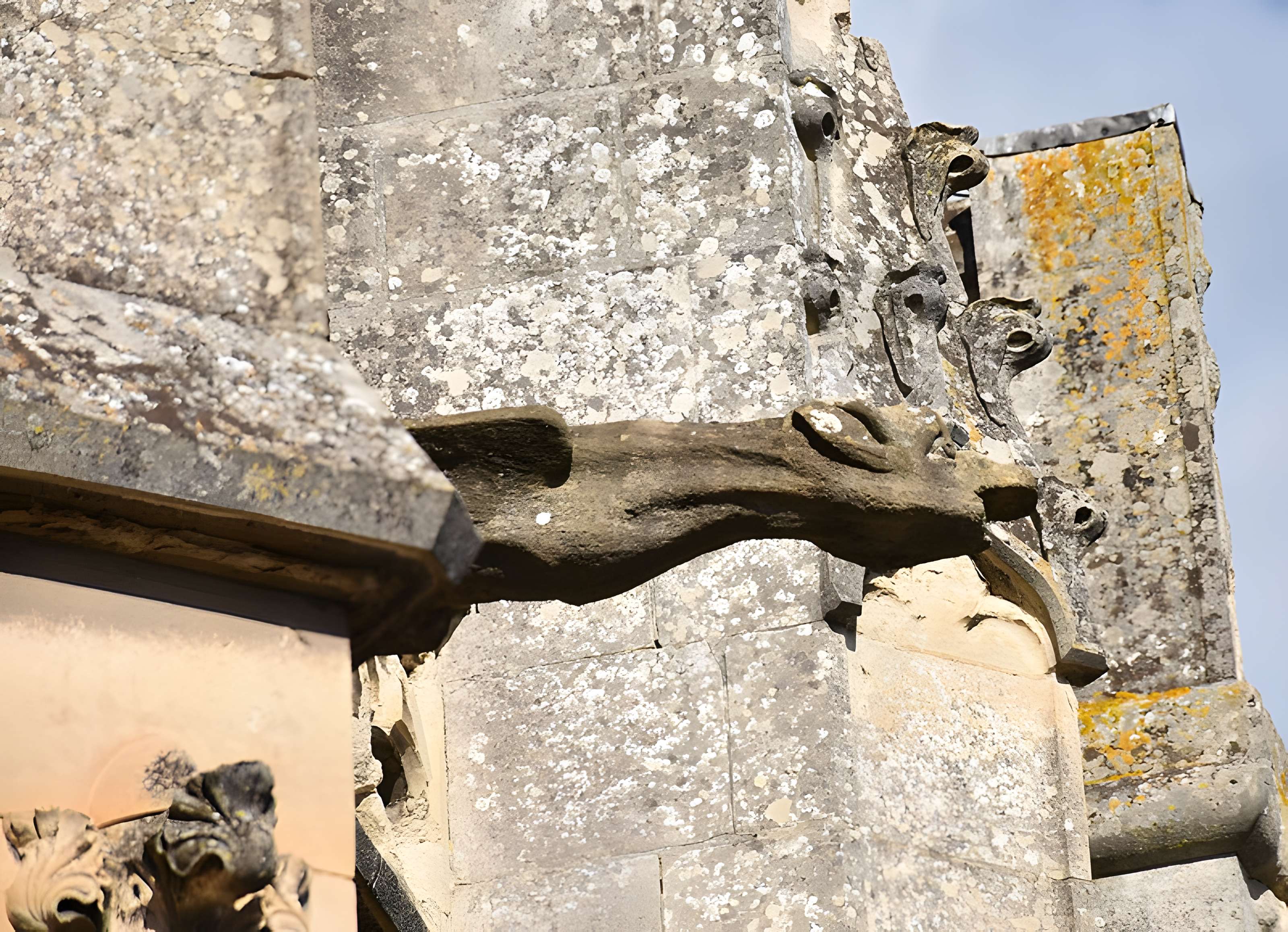 Église Saint-Michel de Pont-l'Évêque