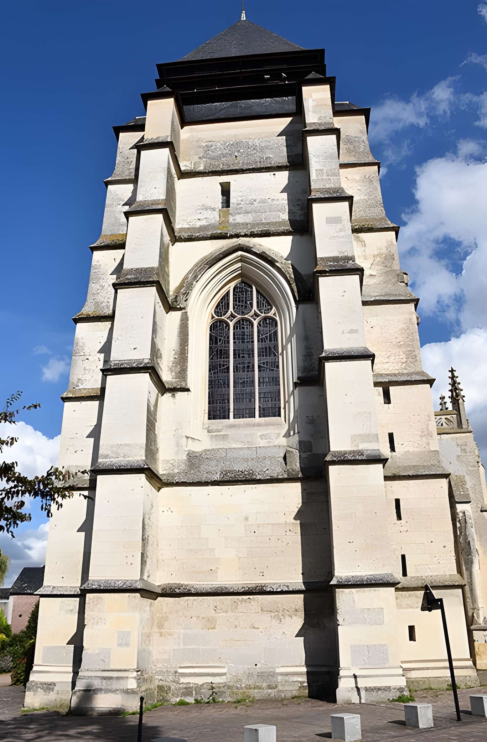 Église Saint-Michel de Pont-l'Évêque