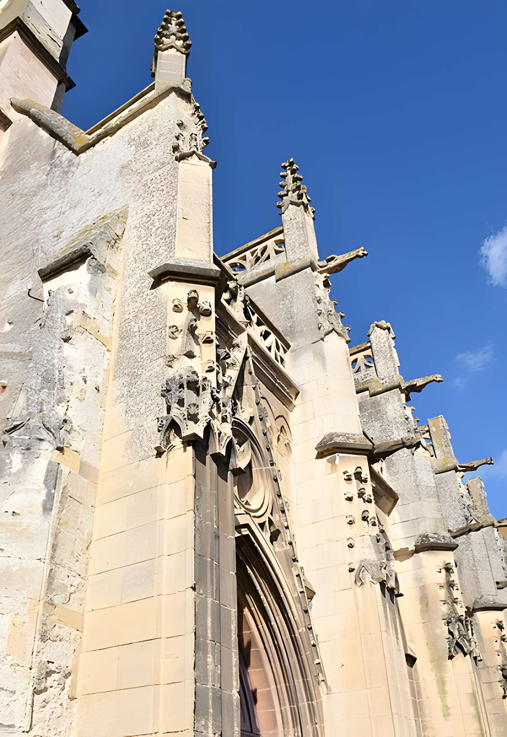 Église Saint-Michel de Pont-l'Évêque