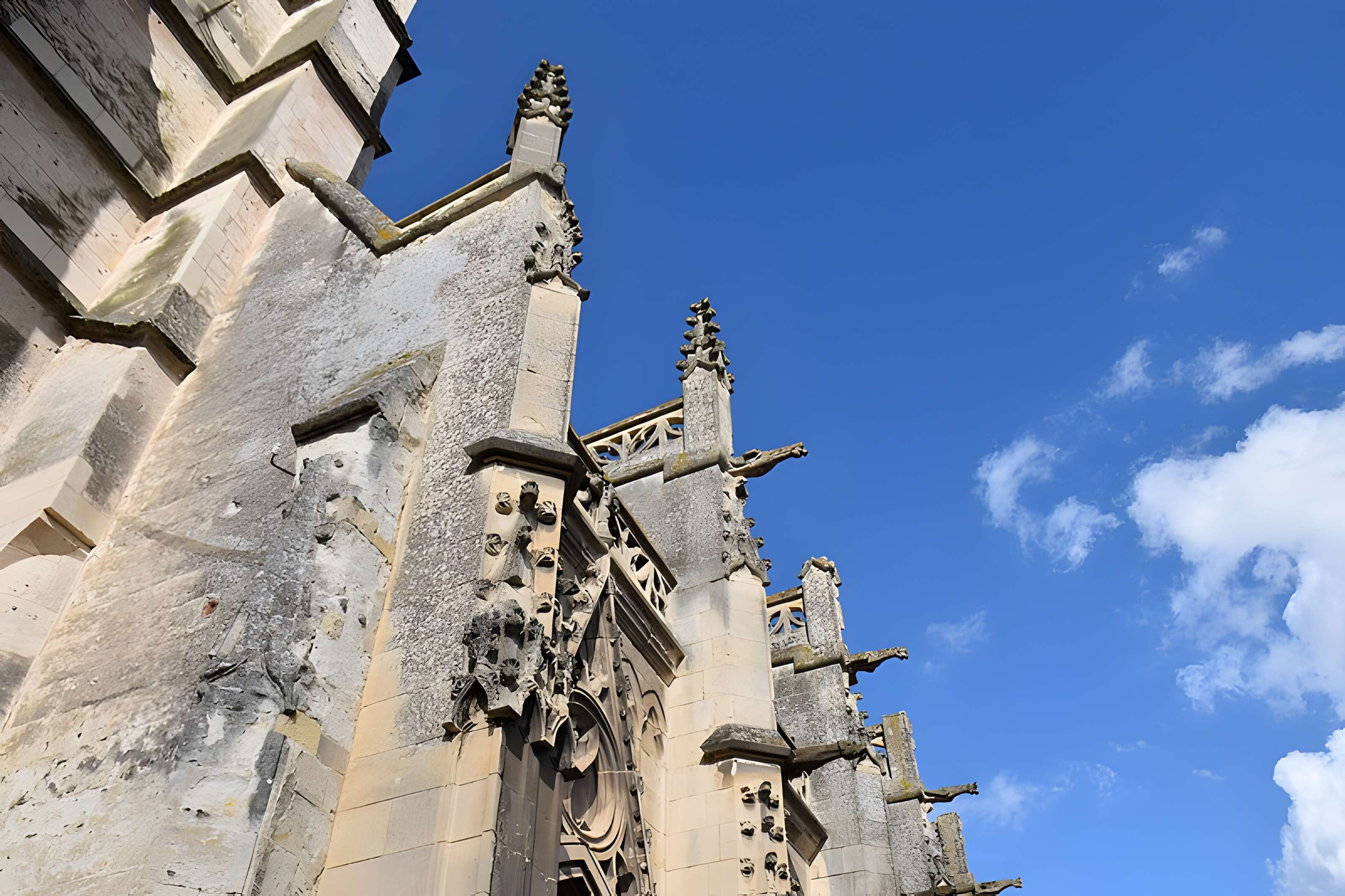 Église Saint-Michel de Pont-l'Évêque
