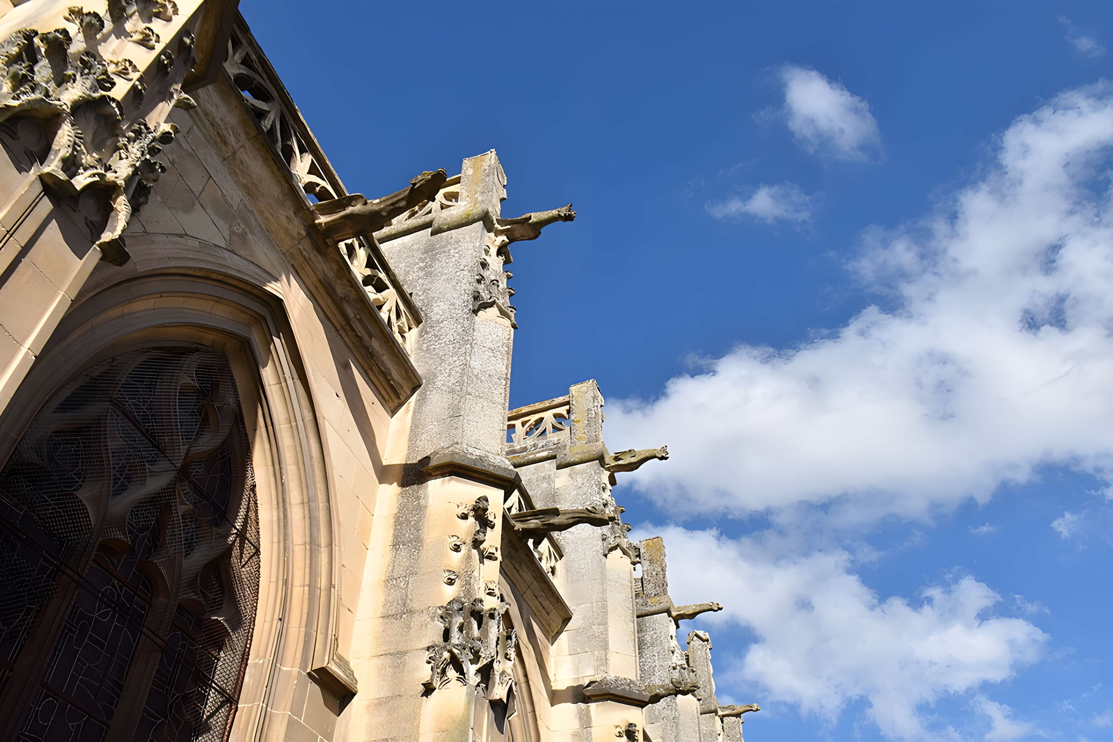 Église Saint-Michel de Pont-l'Évêque