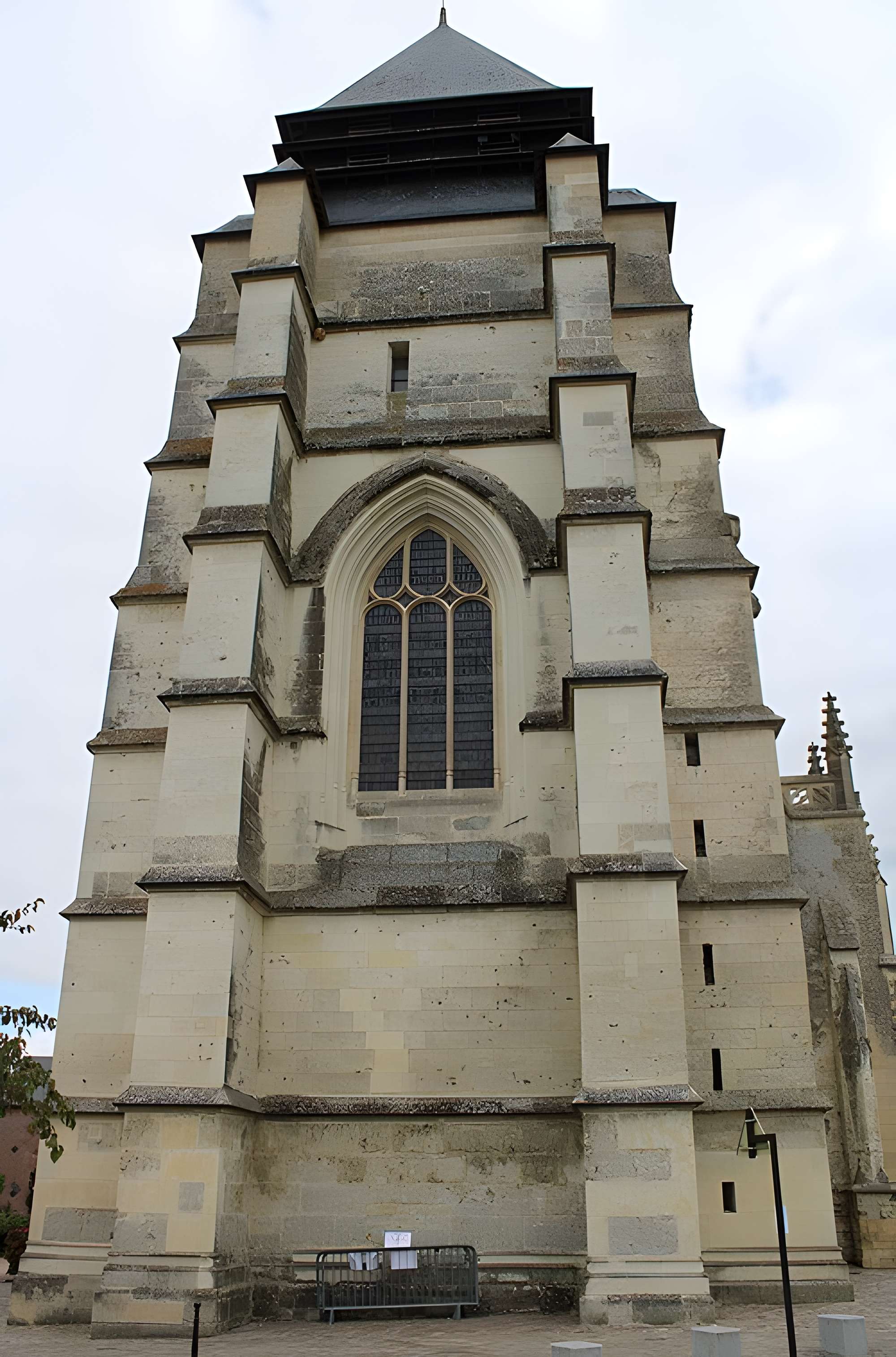 Église Saint-Michel de Pont-l'Évêque