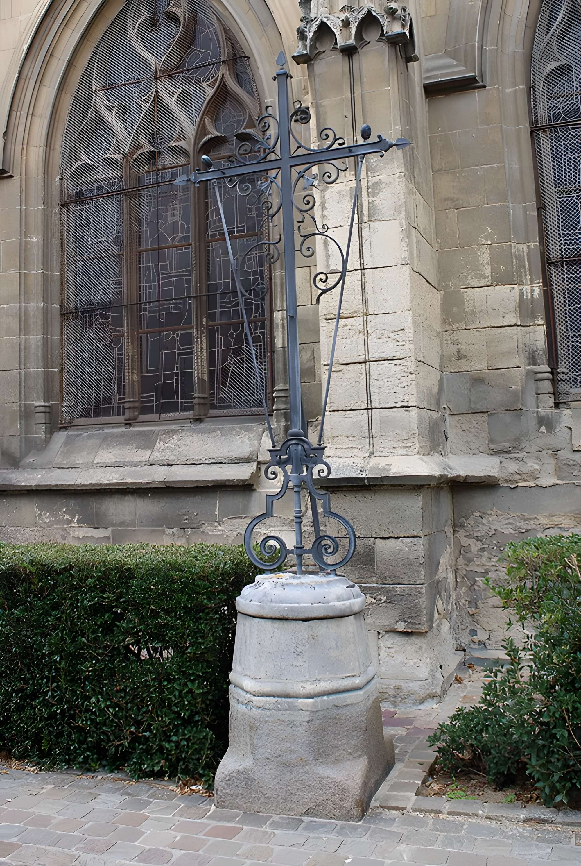 Église Saint-Michel de Pont-l'Évêque